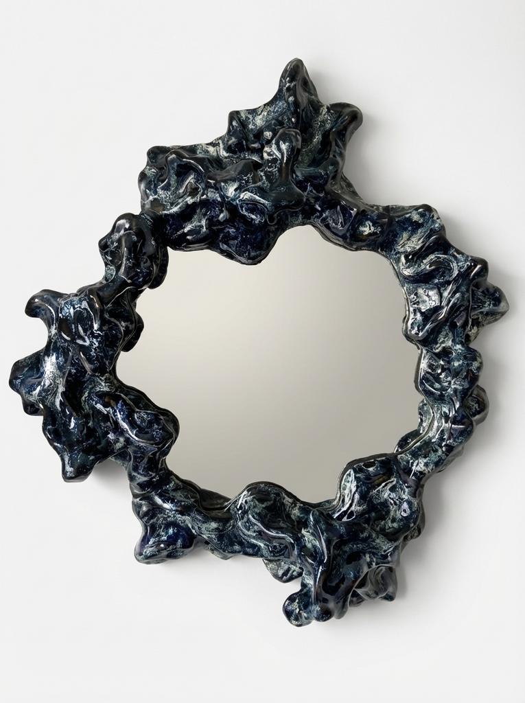 Зеркало из серии "fluctuations"