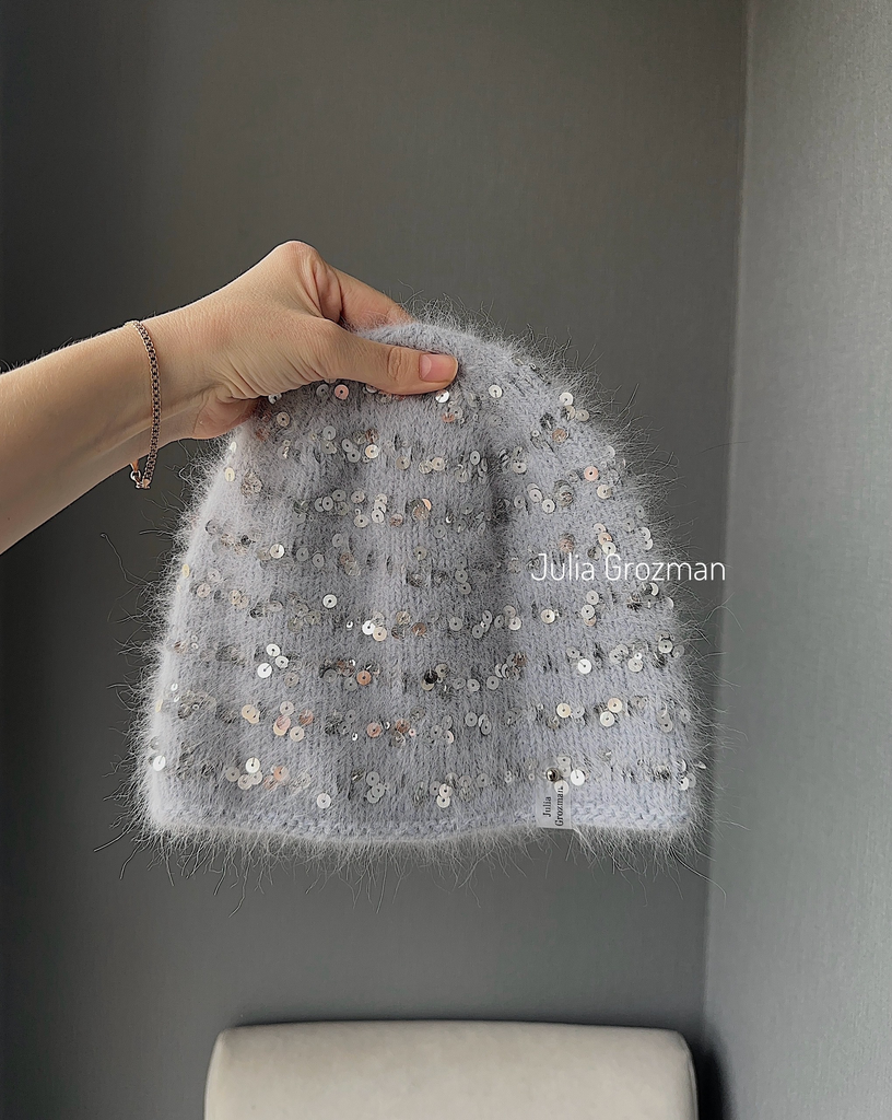 Шапка с пайетками (серая)