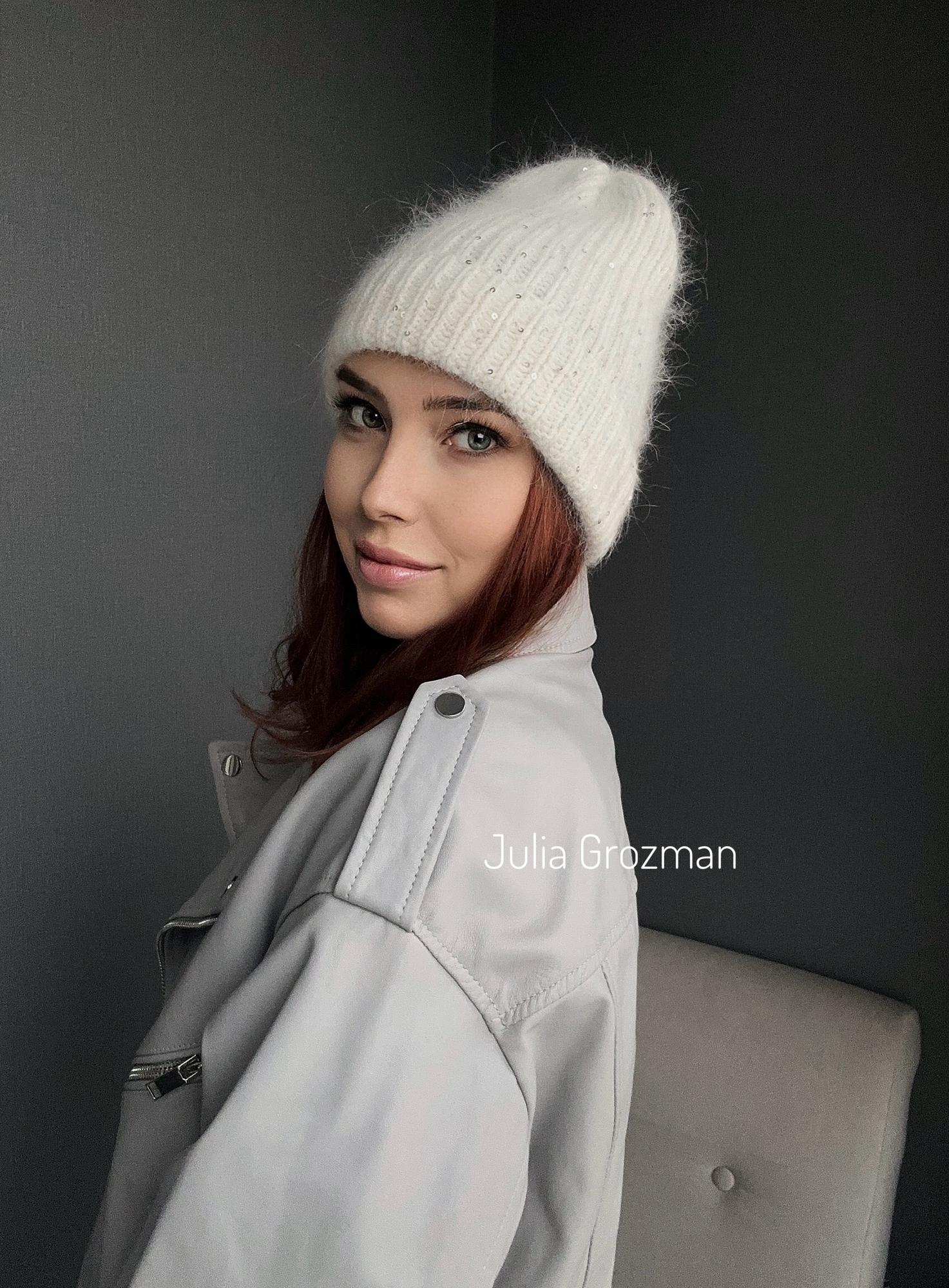 Вязаная шапка из ангоры (молочная с серебром)