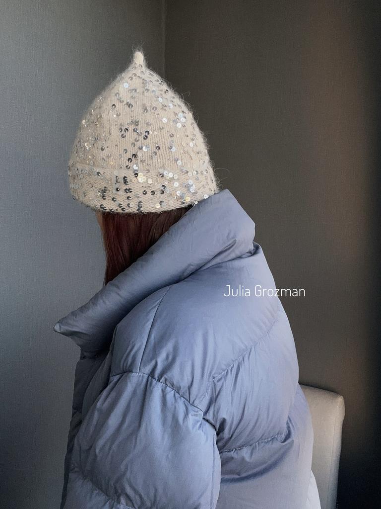 Вязаная шапка с пипкой (экрю с серебром)