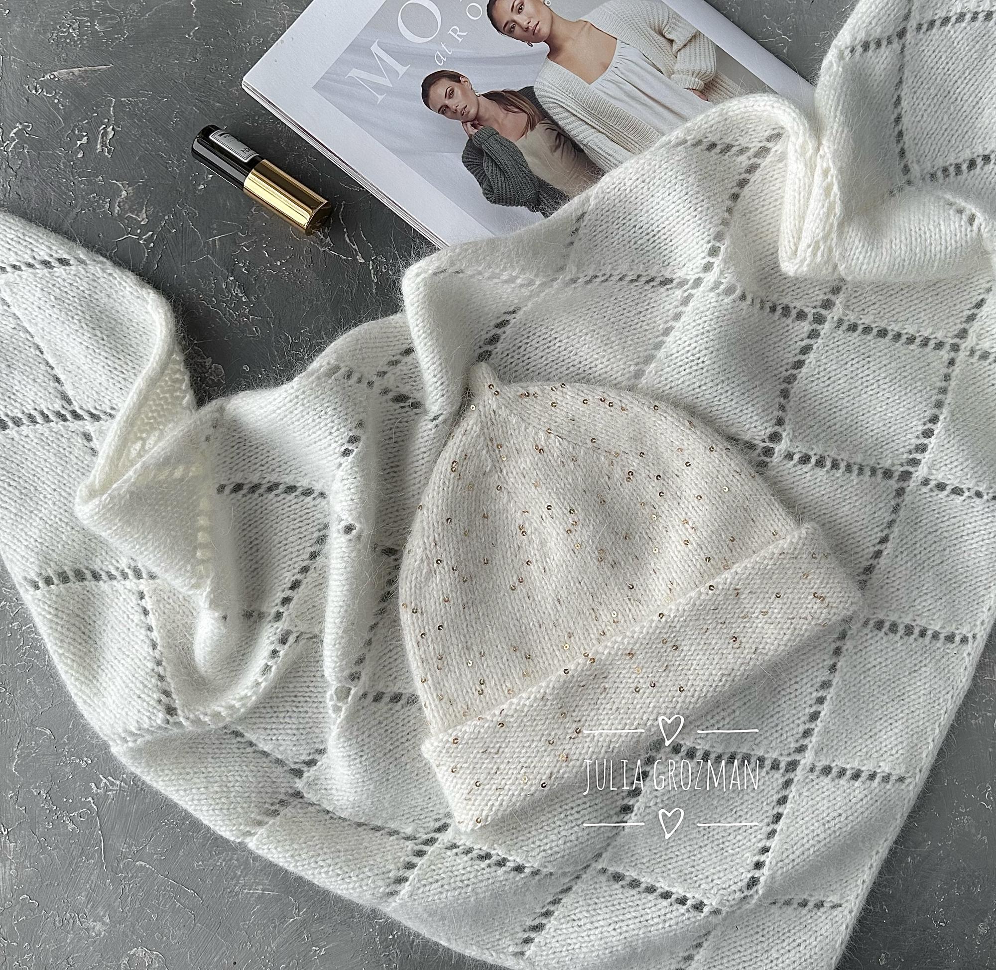 Вязаный комплект (шапка + косынка, молочный с золотом)