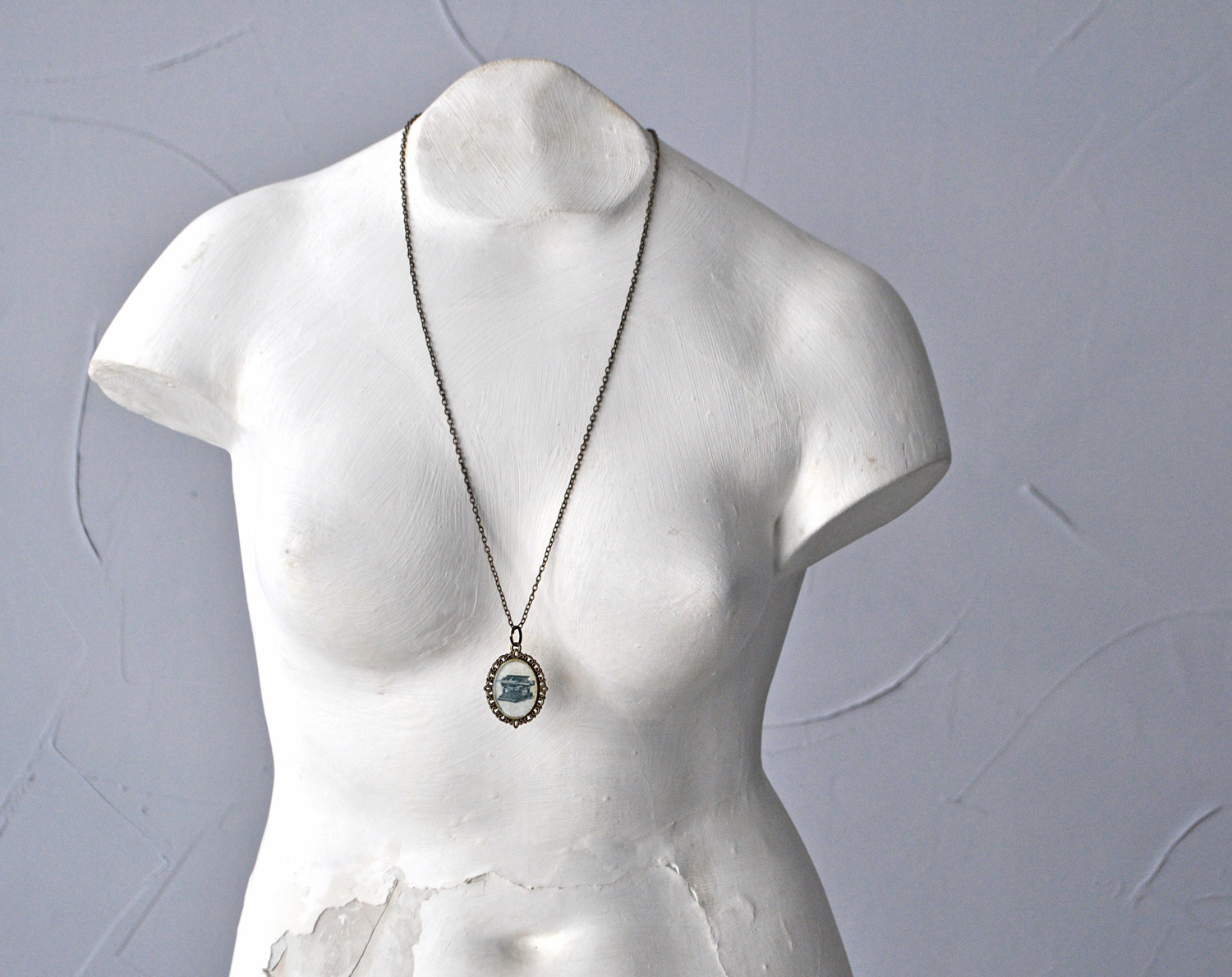 Печатная машинка – винтажный кулон на длинной цепочке