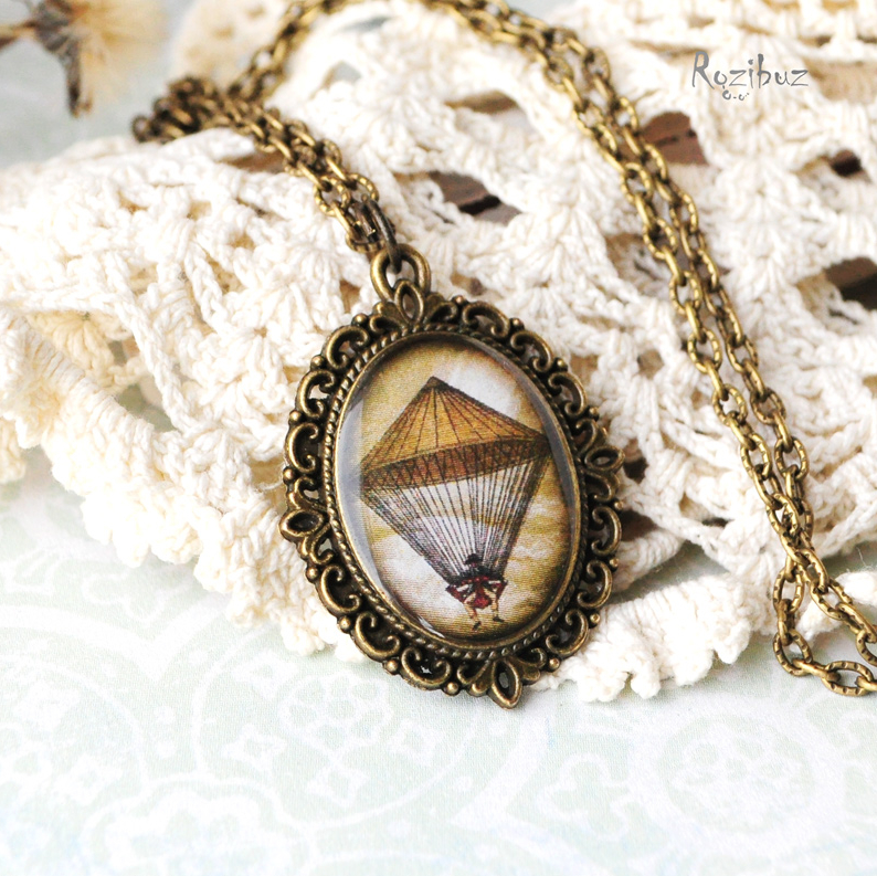 Воздушный шар треугольный - винтажный кулон на длинной цепочке