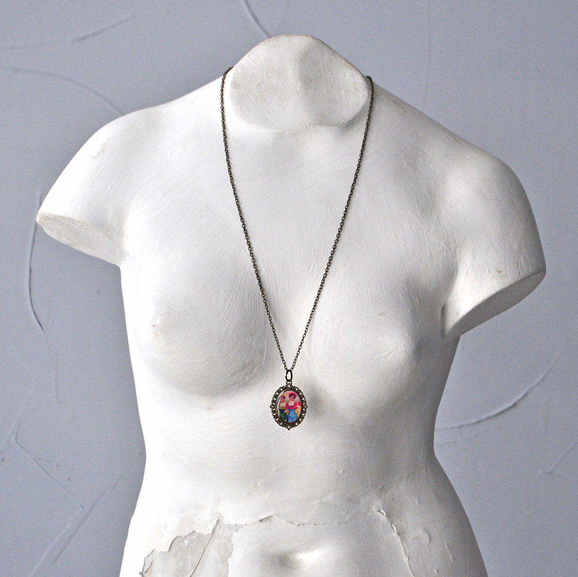 Ретро купания - винтажный кулон на длинной цепочке