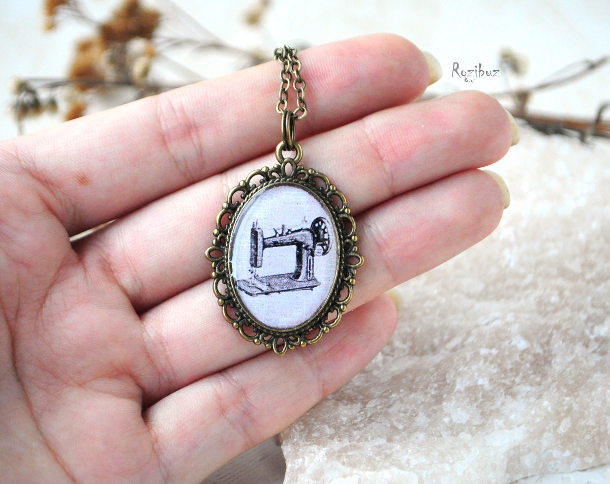 Швейная машинка - винтажный кулон на длинной цепочке