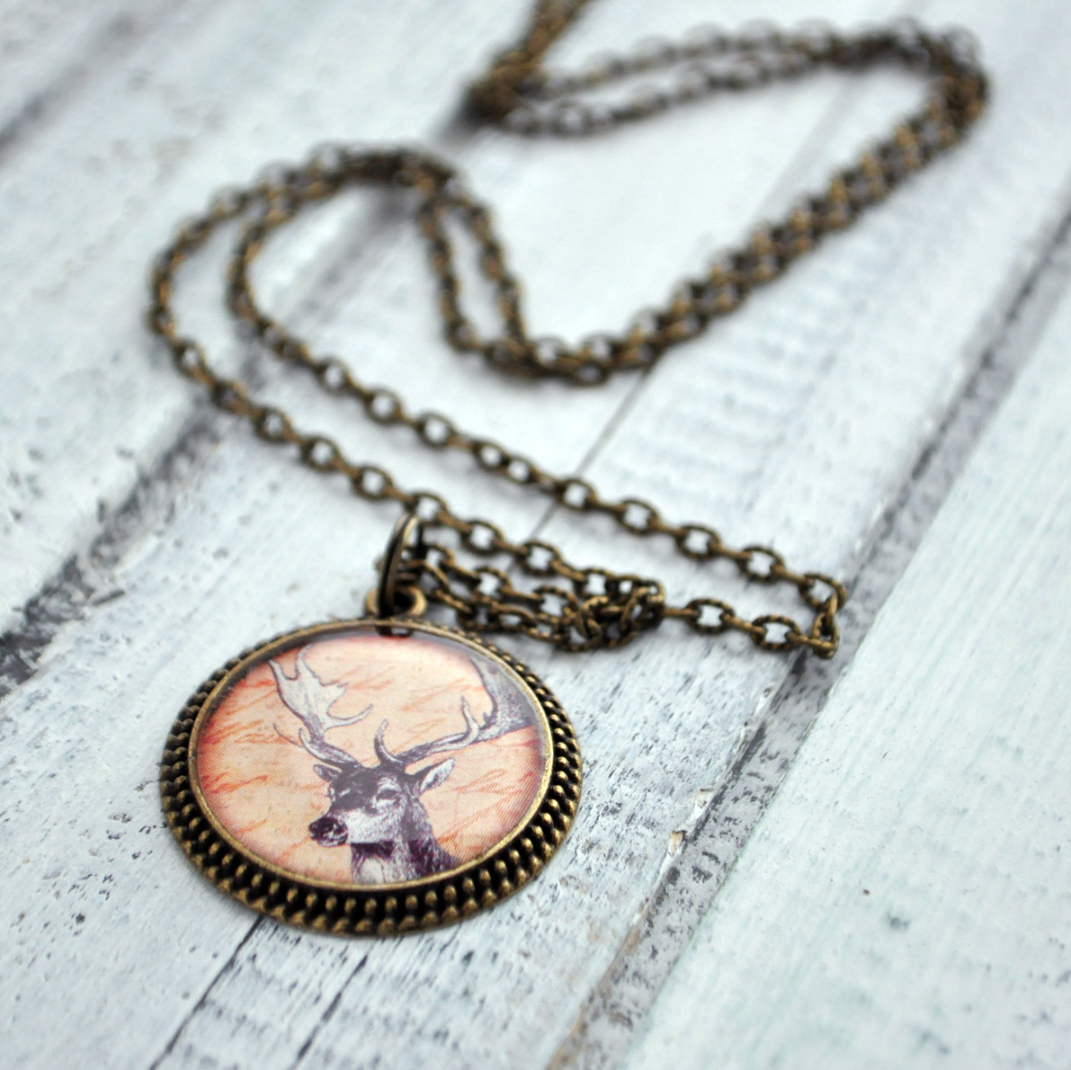 Олень - винтажный кулон на длинной цепочке