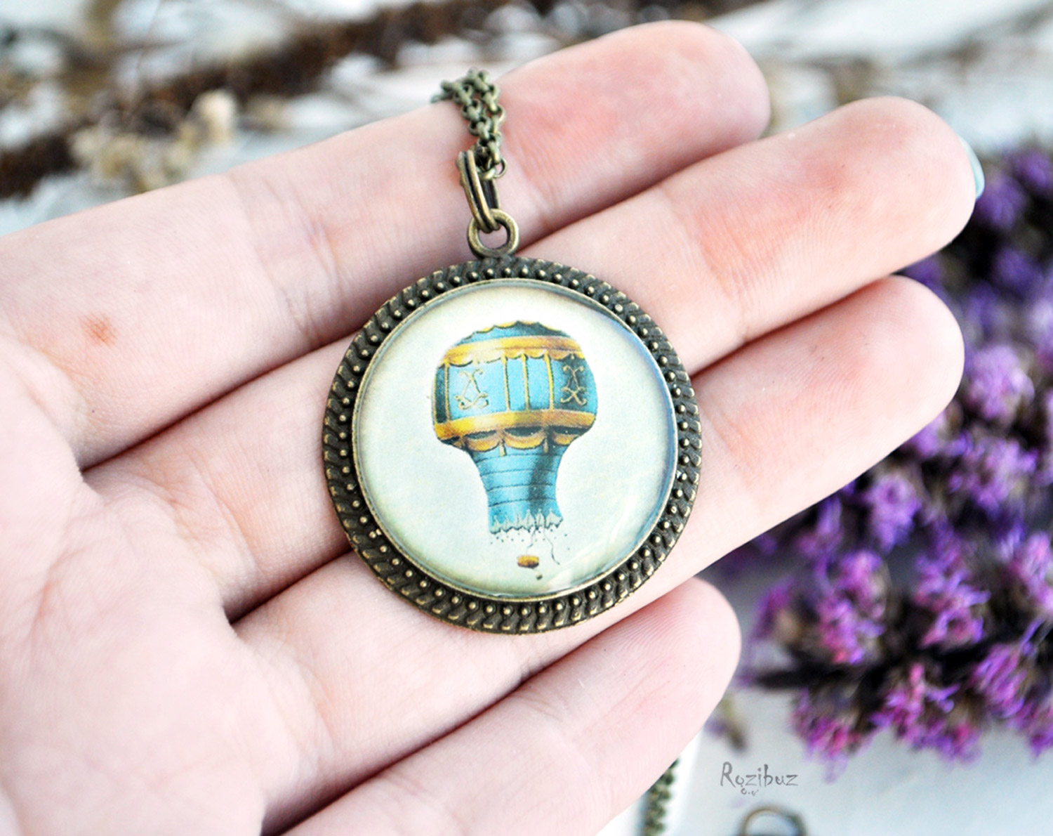 Воздушный шар сине-желтый - винтажный кулон на длинной цепочке