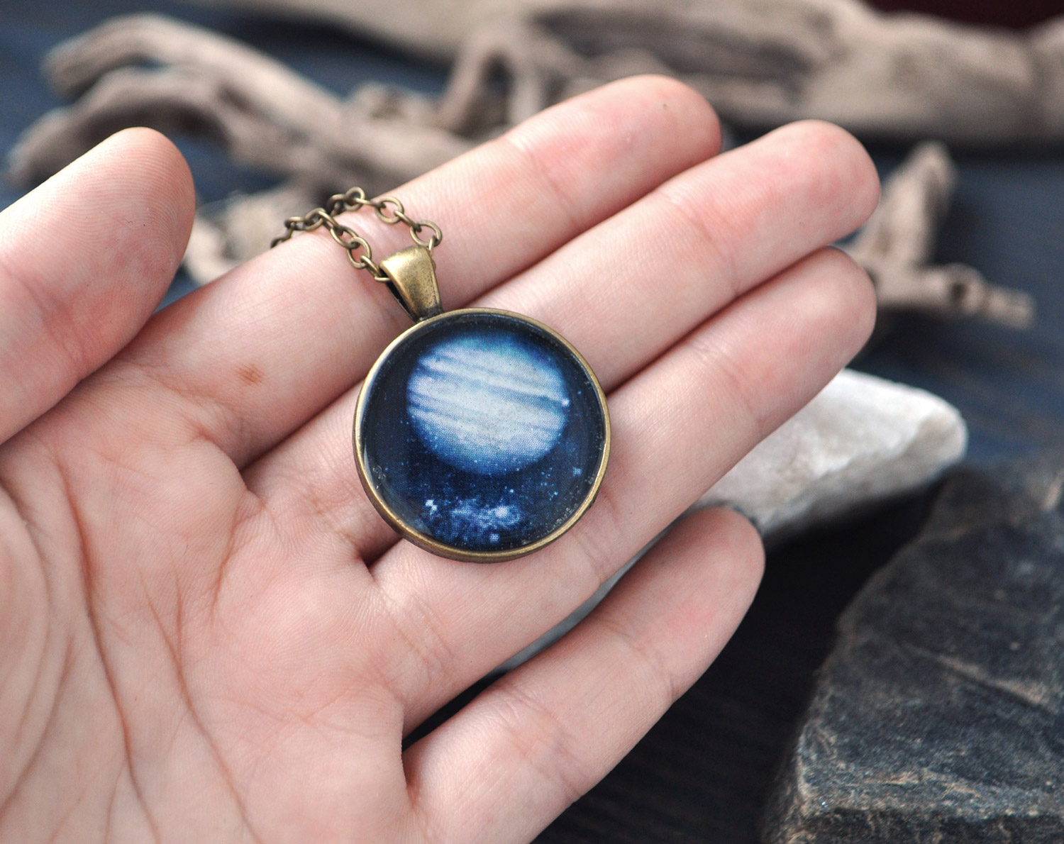Юпитер - винтажный кулон на длинной цепочке
