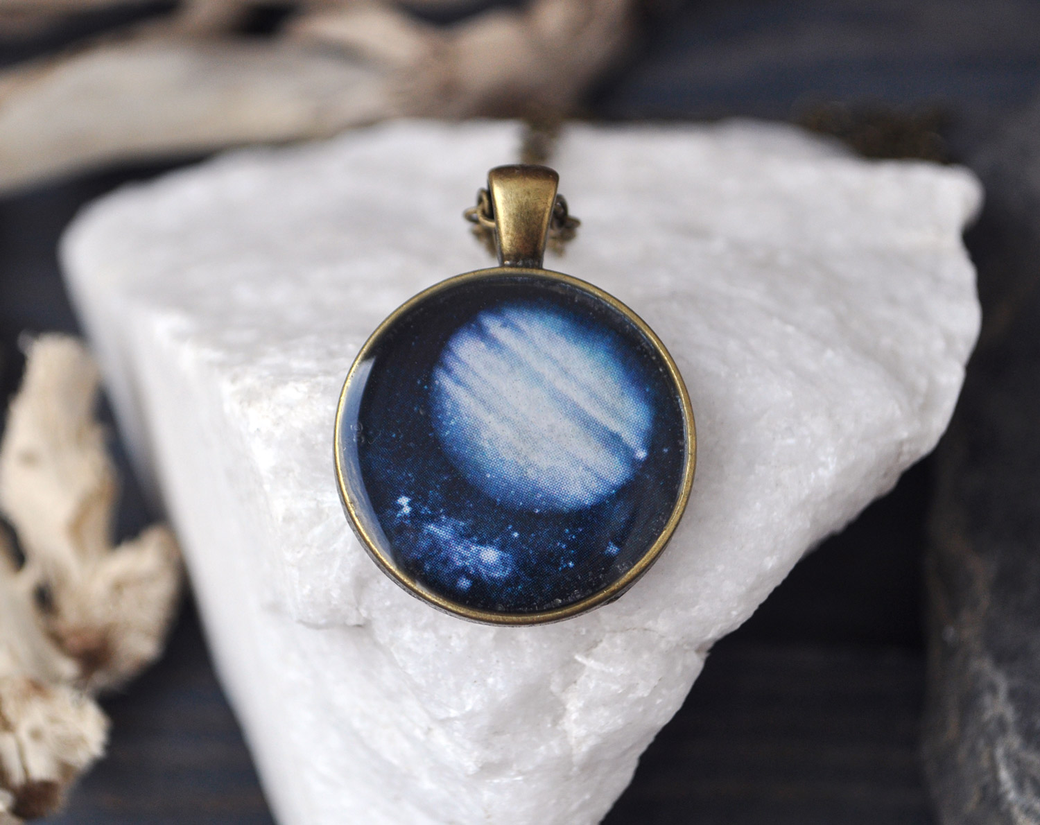 Юпитер - винтажный кулон на длинной цепочке