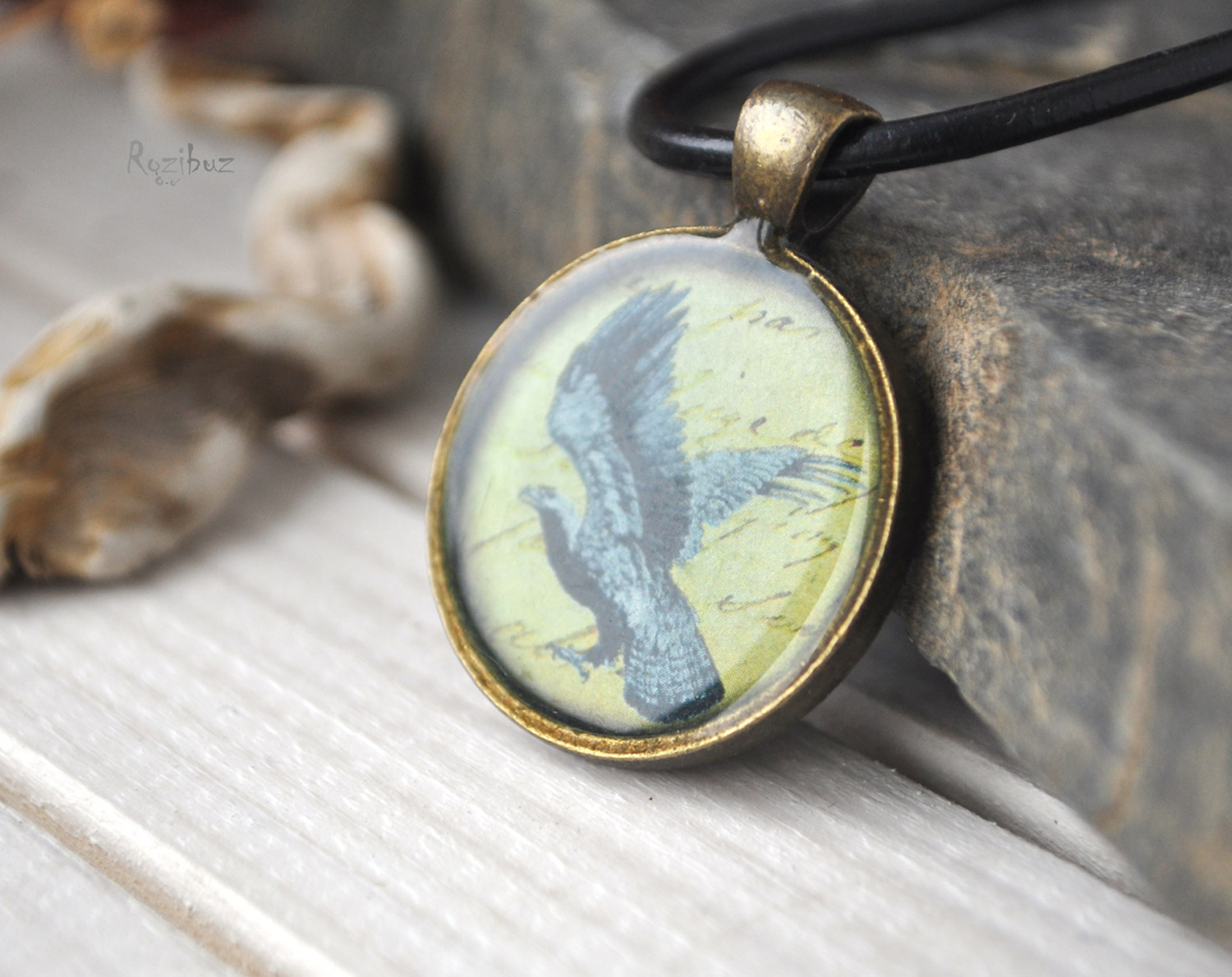 Орел - винтажный кулон на длинной цепочке