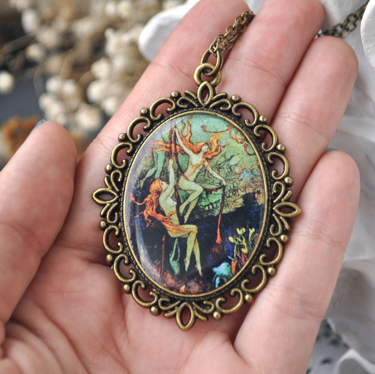 Русалки под водой - большой винтажный кулон на длинной цепочке