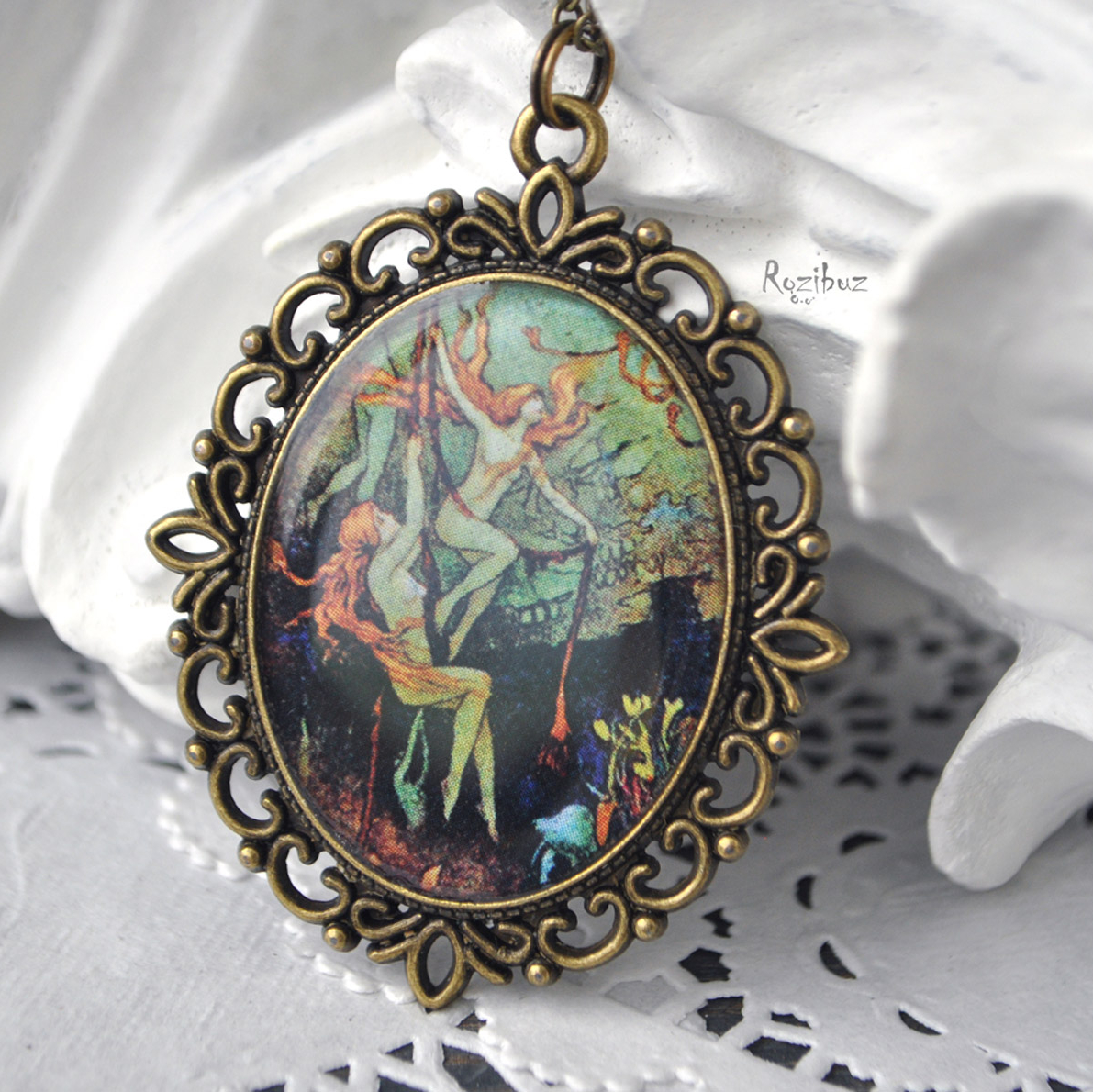 Русалки под водой - большой винтажный кулон на длинной цепочке