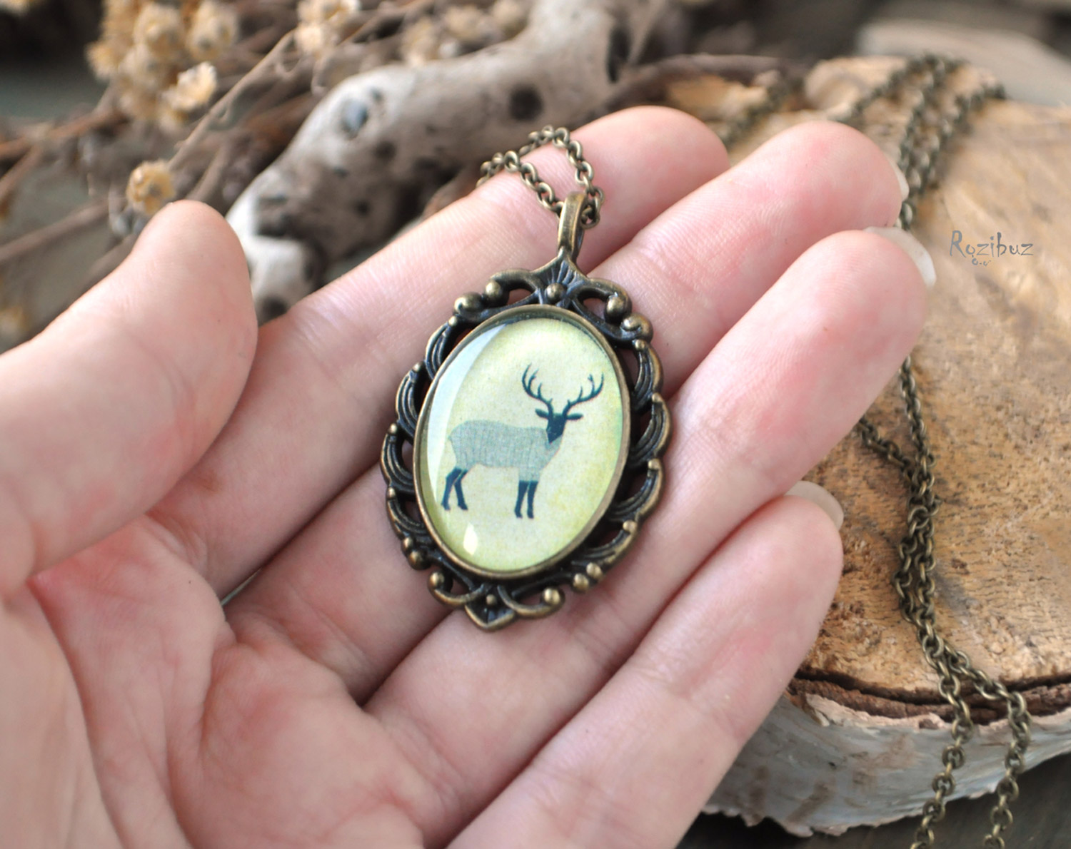 Олень в свитере - винтажный кулон на длинной цепочке