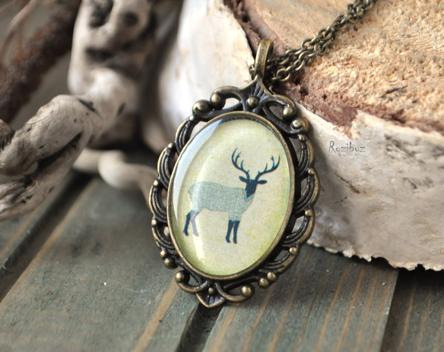Олень в свитере - винтажный кулон на длинной цепочке