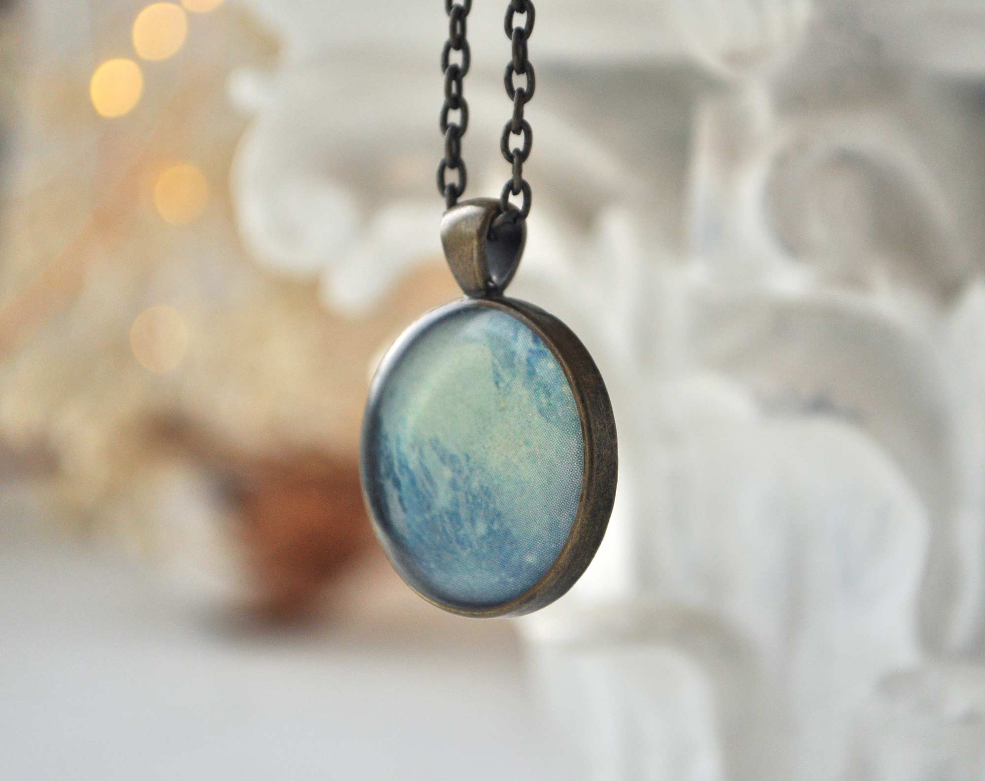 Плутон - винтажный кулон на длинной цепочке