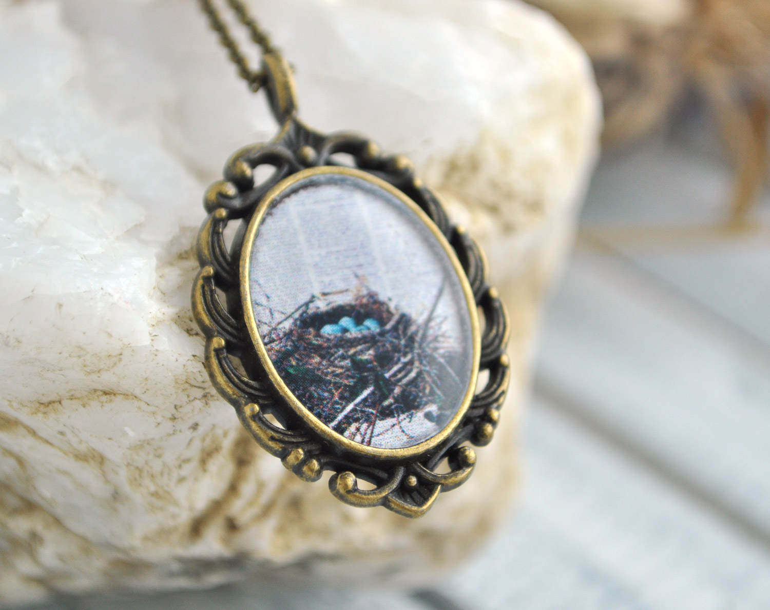 Гнездо - винтажный кулон на длинной цепочке