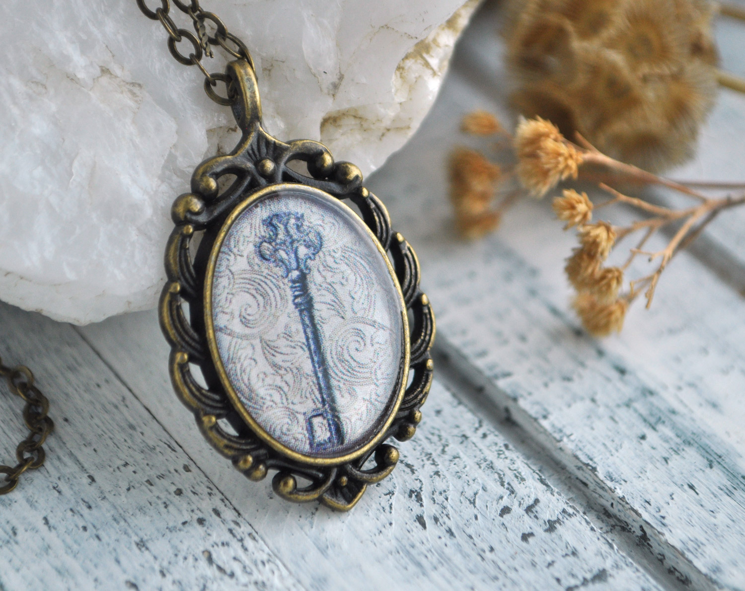 Ключ - винтажный кулон на длинной цепочке