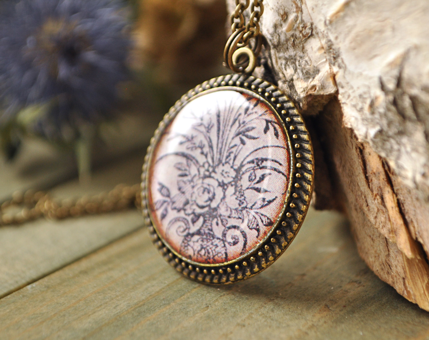 Букет в вазе - винтажный кулон на длинной цепочке