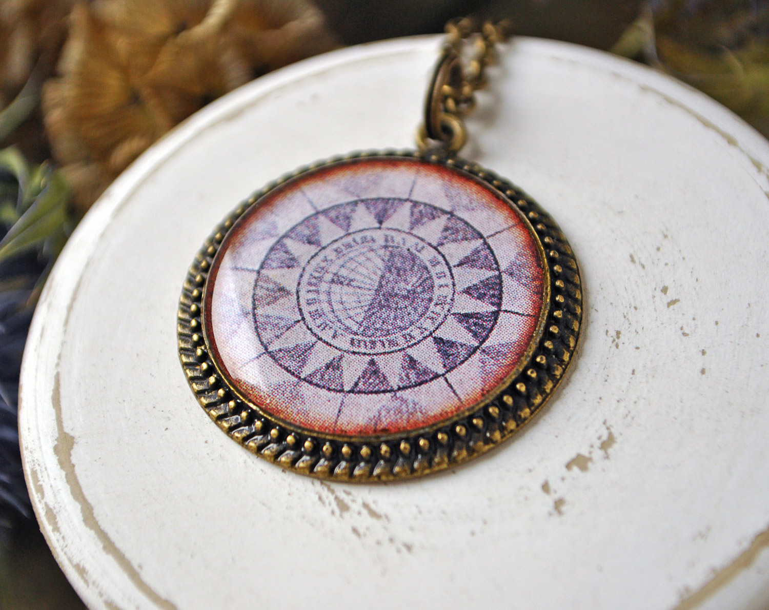 Астрономический календарь - винтажный кулон на длинной цепочке