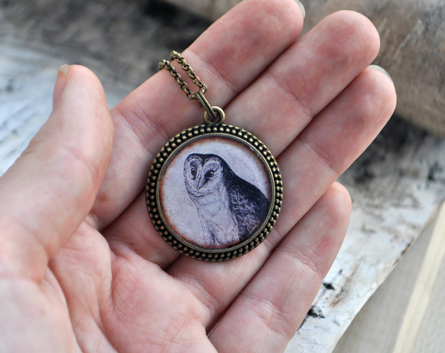 Сова - круглый винтажный кулон на длинной цепочке