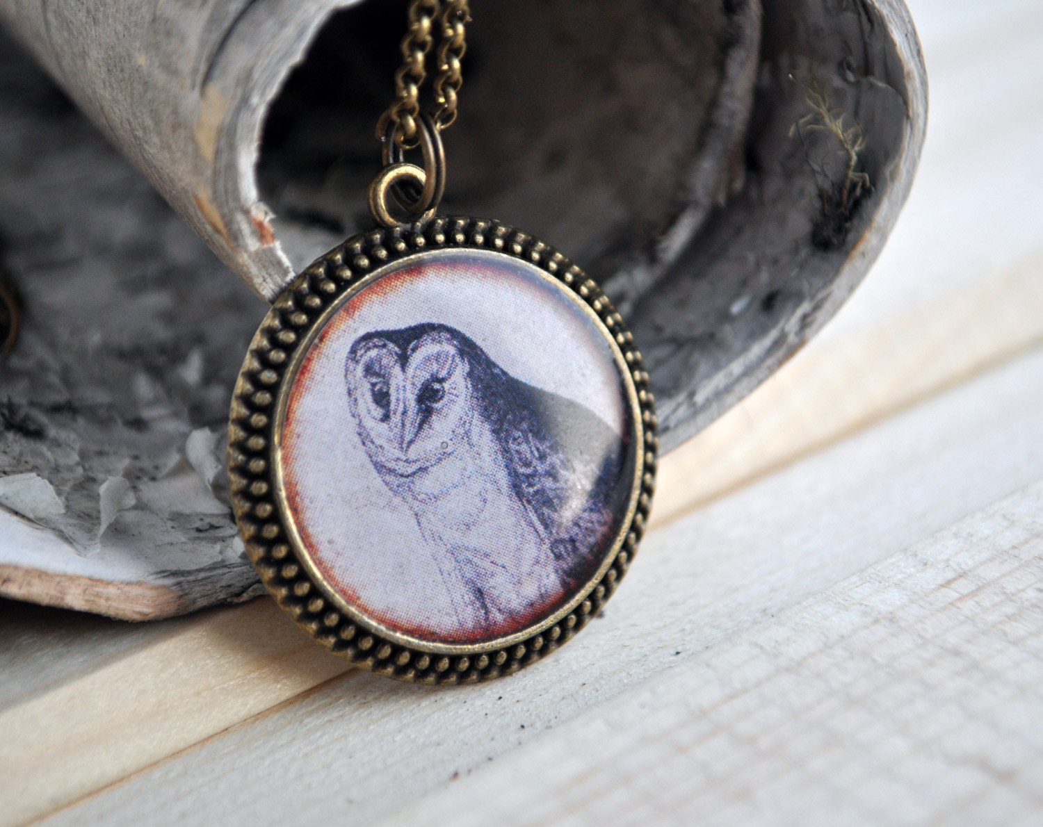 Сова - круглый винтажный кулон на длинной цепочке