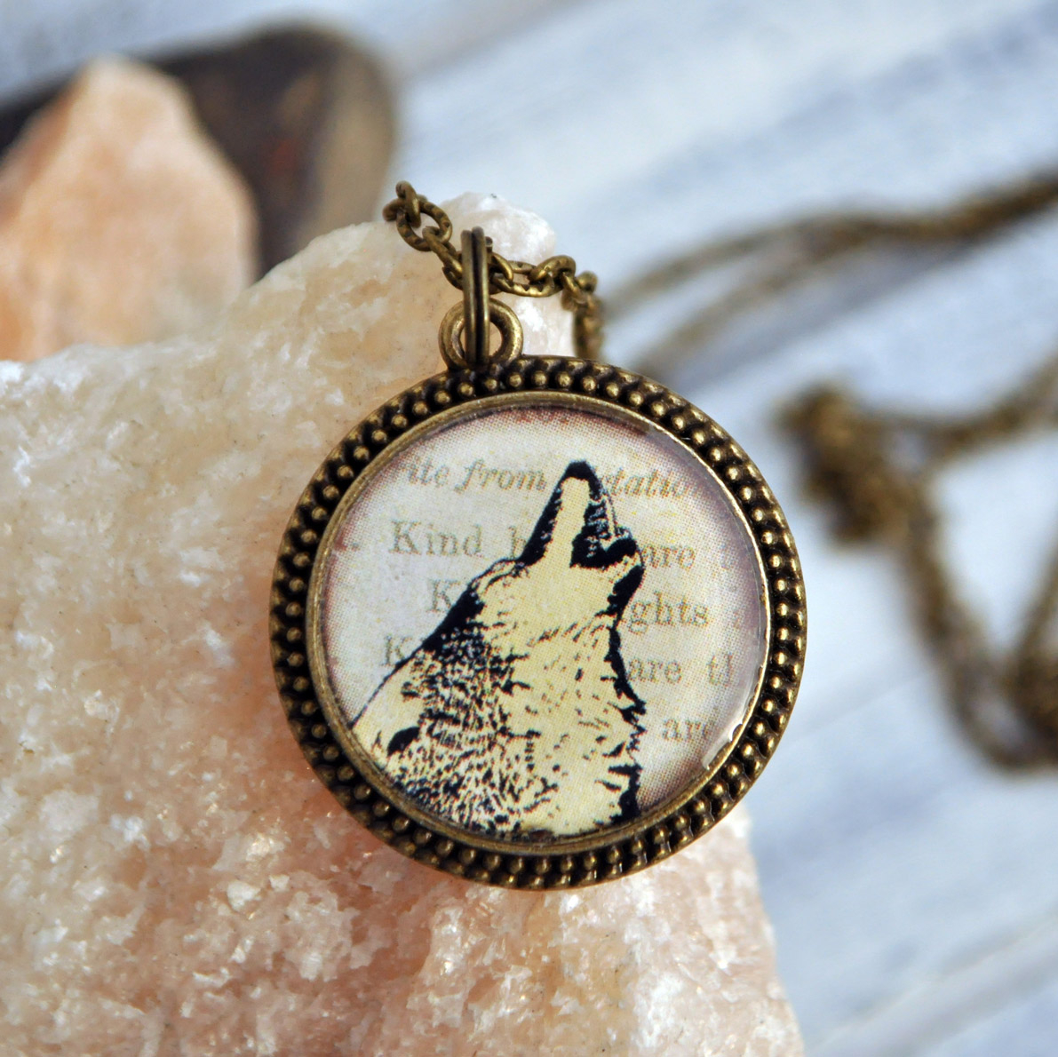 Волк воющий - винтажный кулон на длинной цепочке