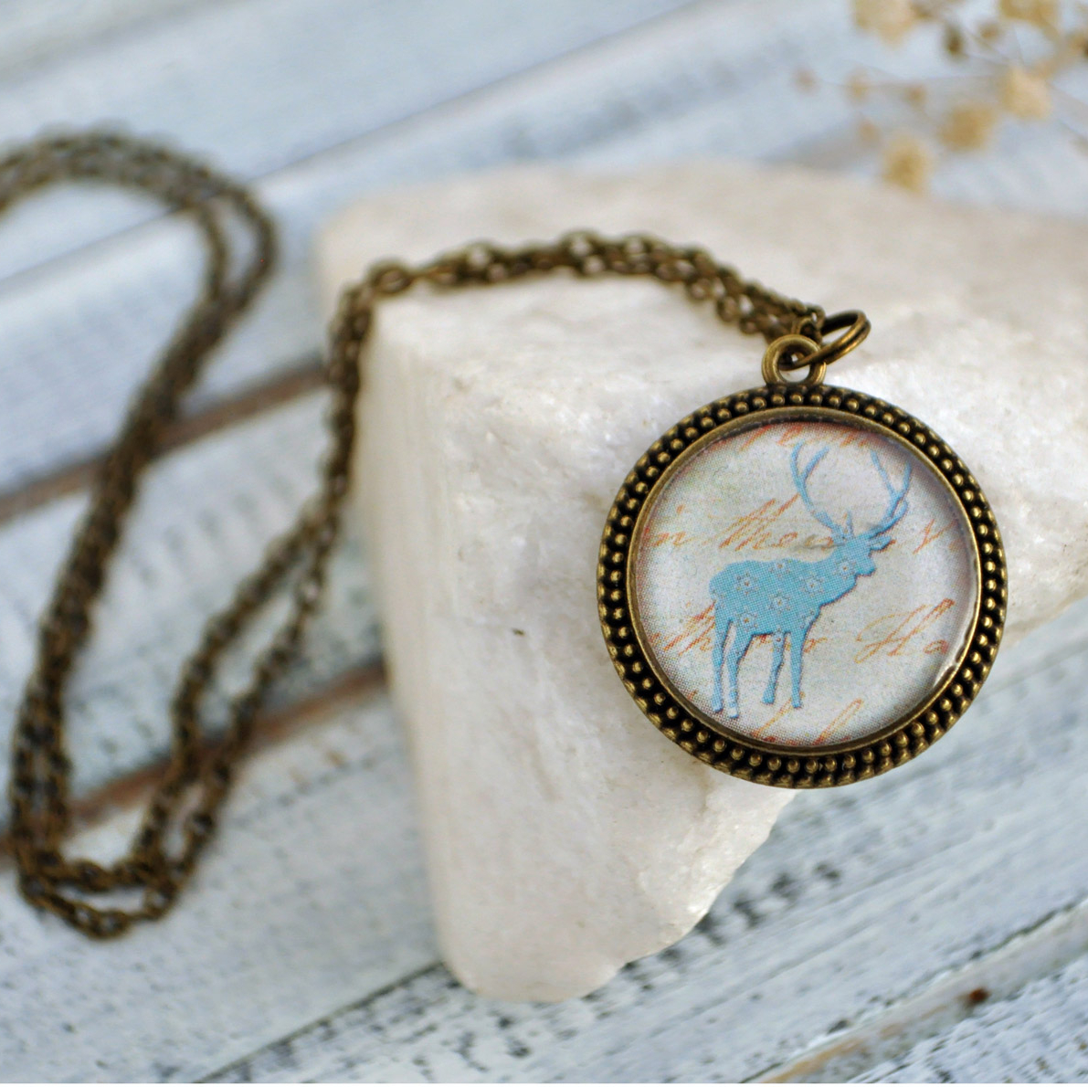 Олень в цветочек - винтажный кулон на длинной цепочке