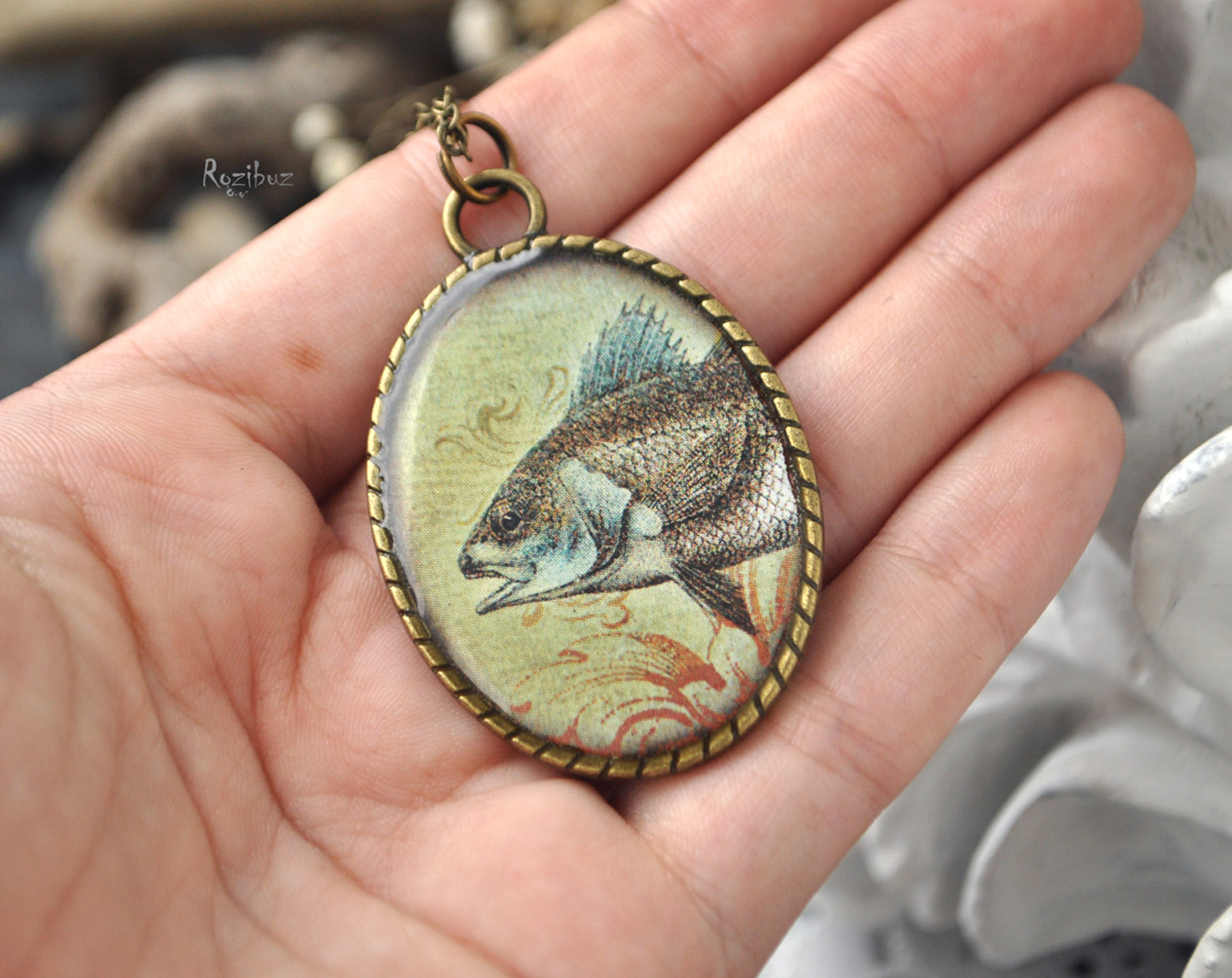 Рыба - большой винтажный кулон на длинной цепочке