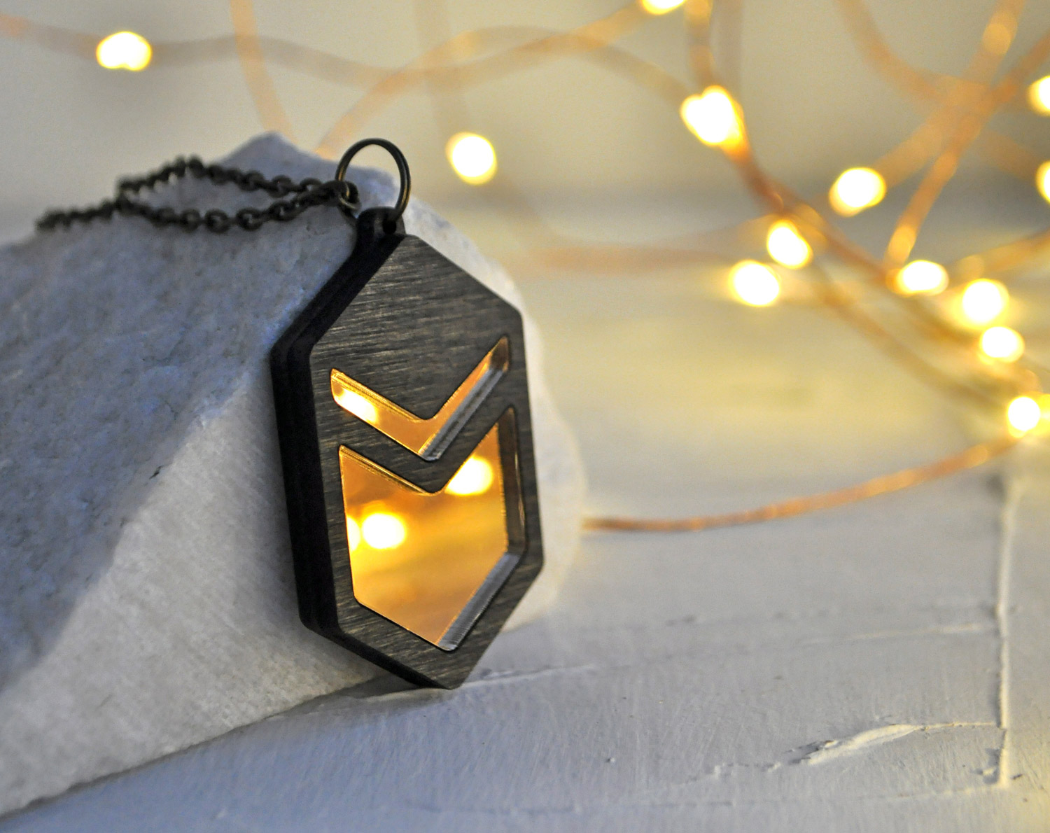 Призма III - кулон на длинной цепочке