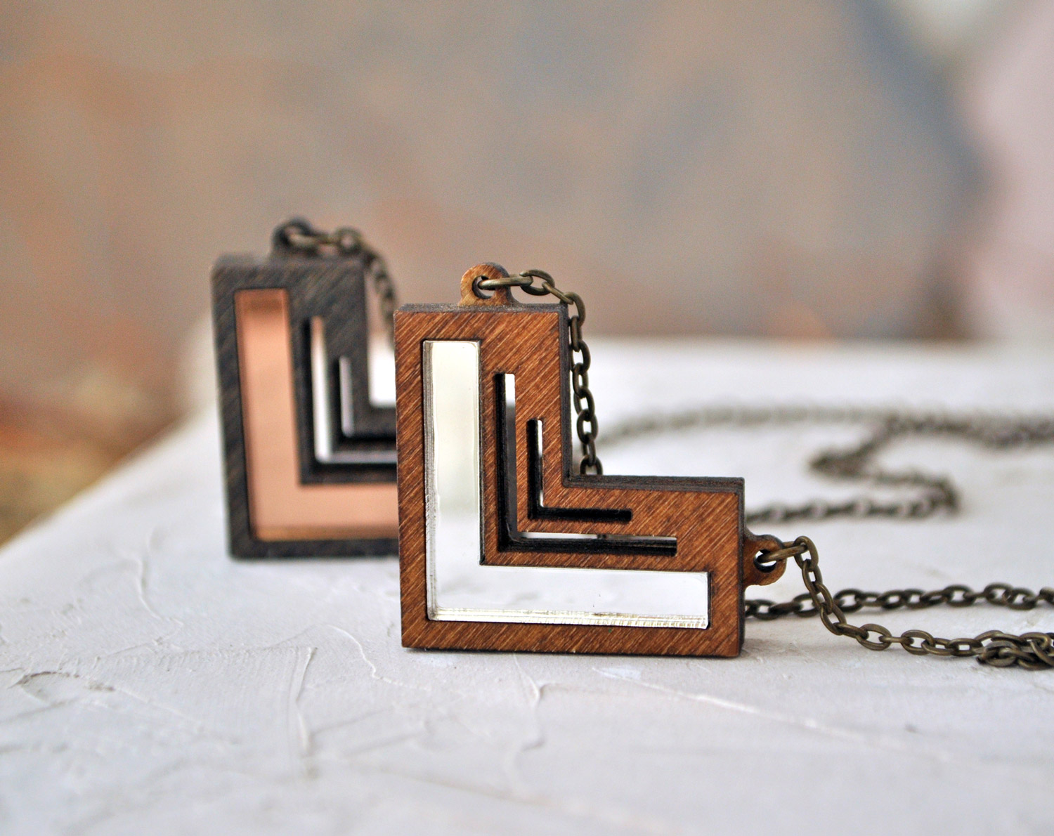 Призма - углы - кулон на длинной цепочке