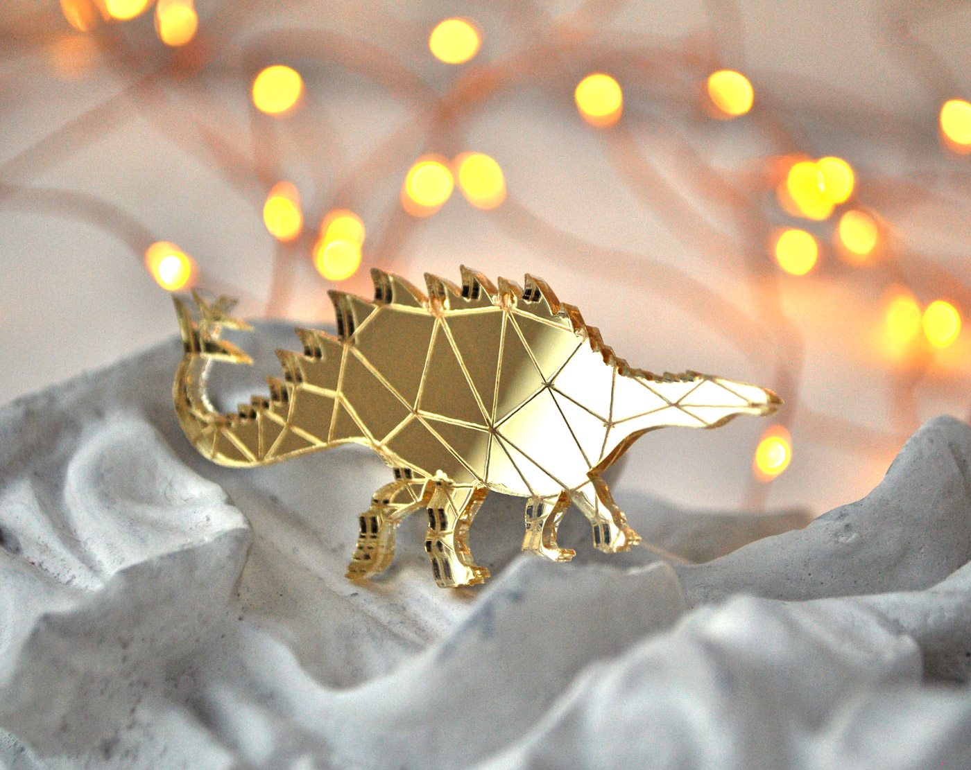 Стегозавр - зеркальная брошь