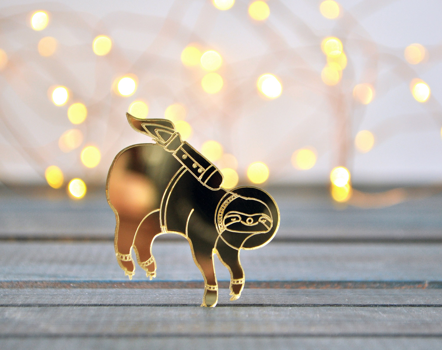 Ленивец - космонавт - зеркальная брошь