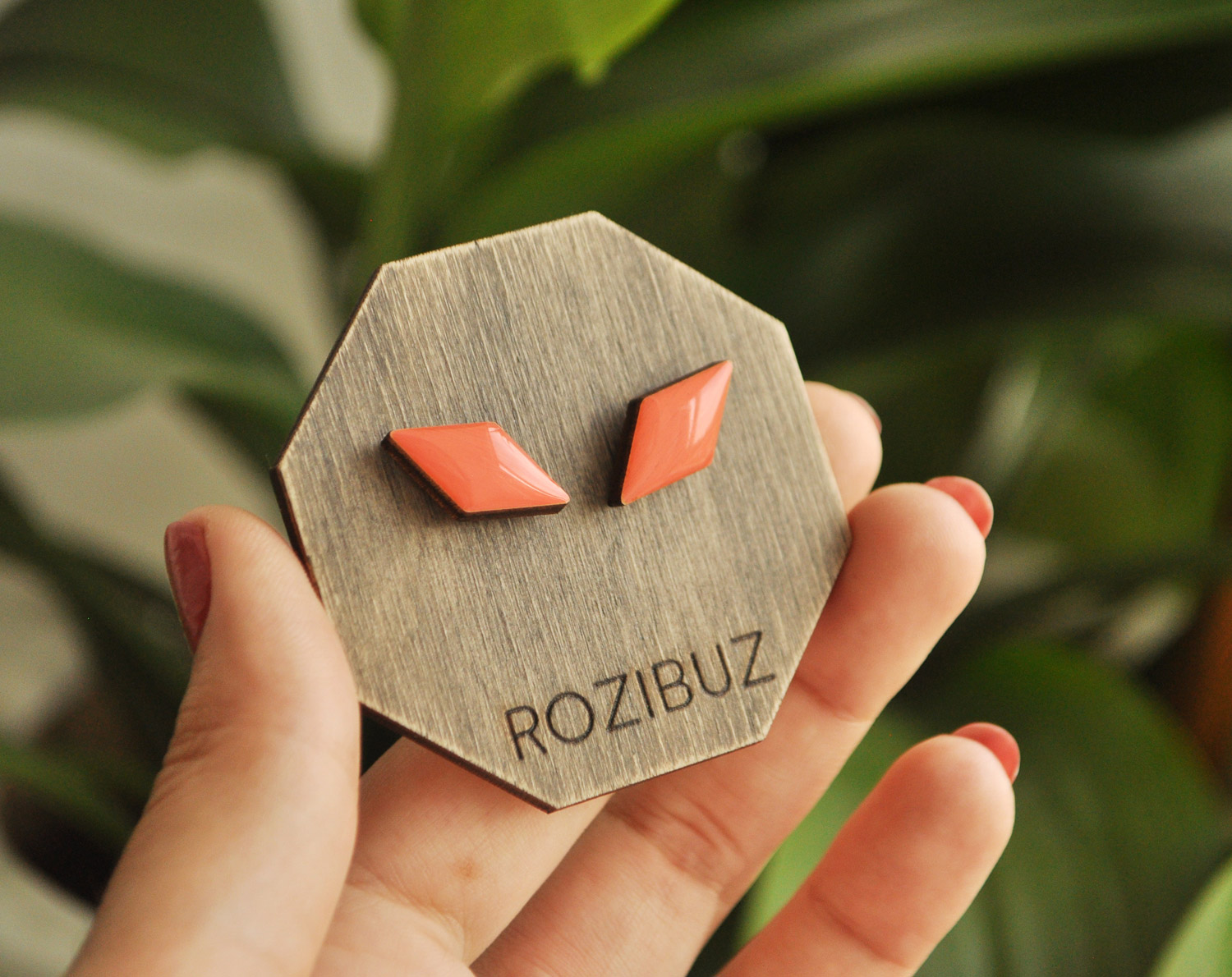 ромбы - серьги-гвоздики разных цветов