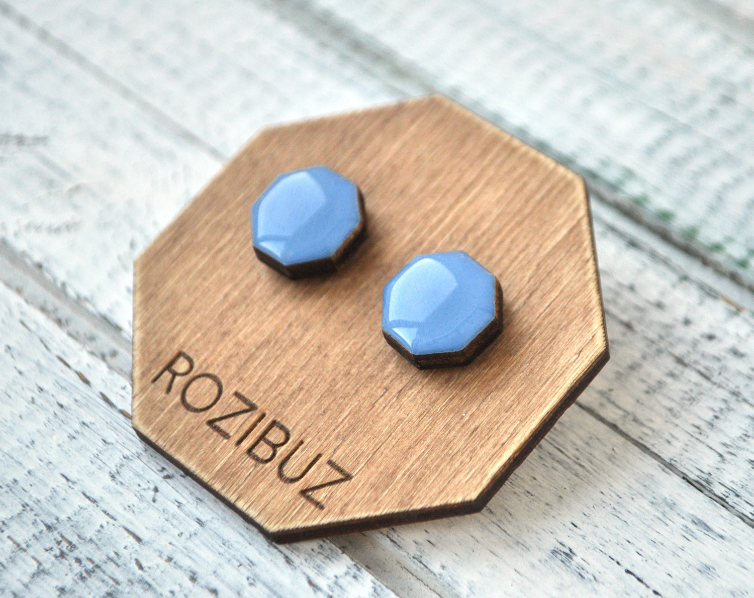 восьмиугольники - серьги-гвоздики разных цветов