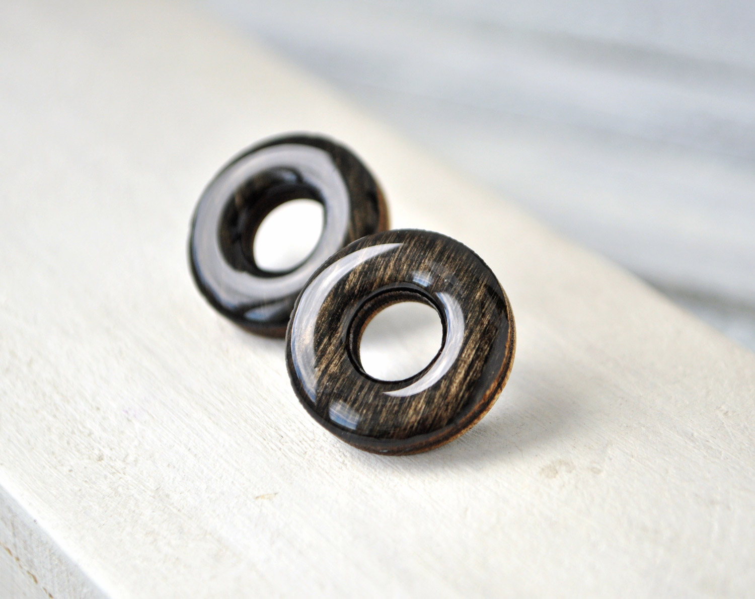 малые бублики - серьги-гвоздики деревянные