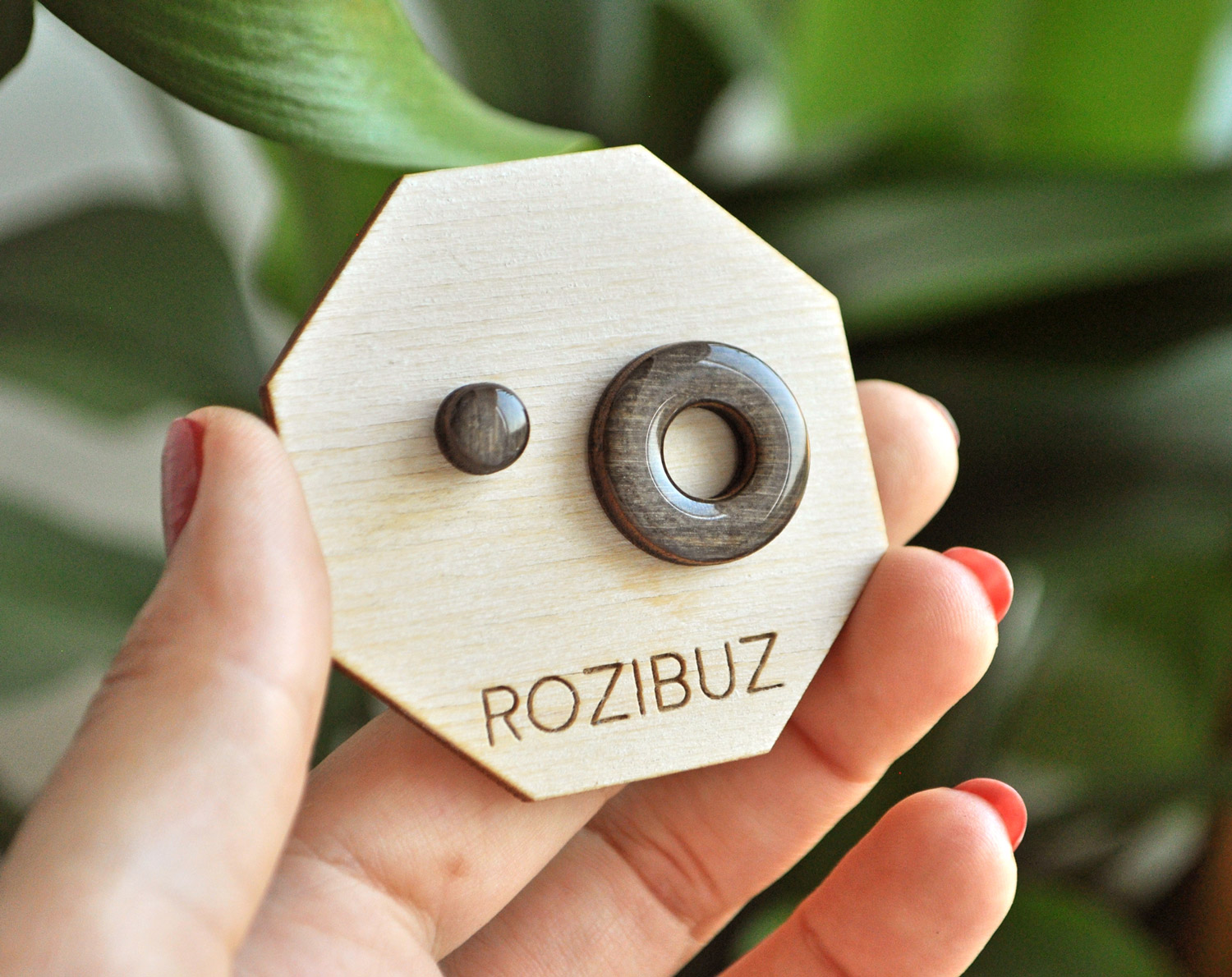 малый бублик - серьги-гвоздики деревянные