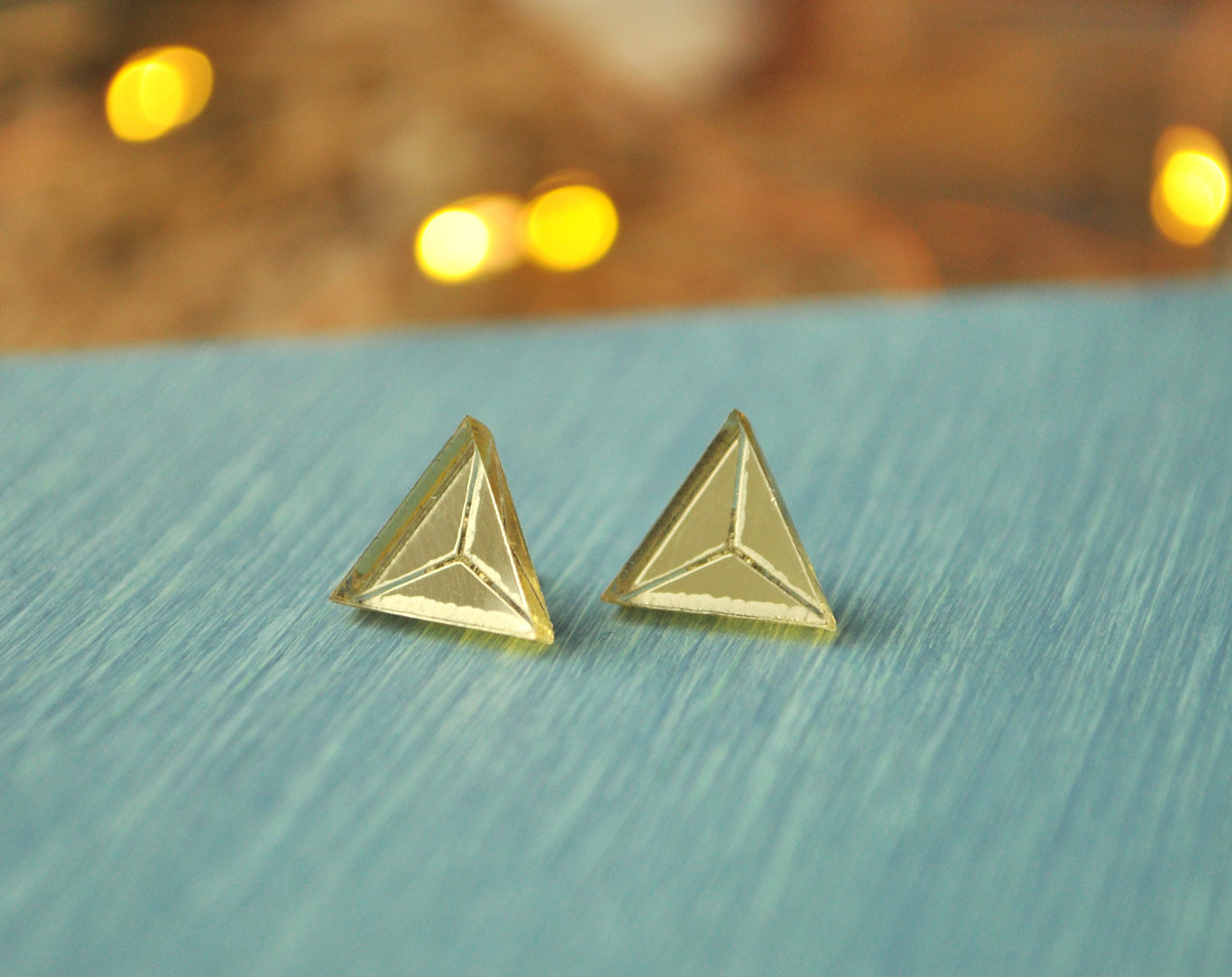 Треугольники граненые - зеркальные броши на воротник рубашки