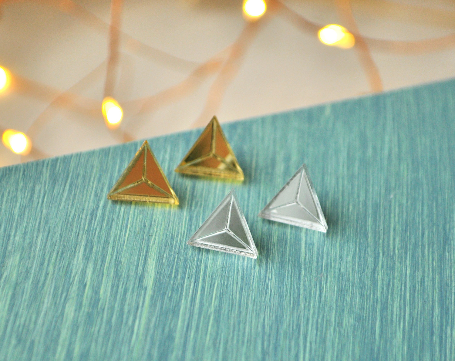 Треугольники граненые - зеркальные броши на воротник рубашки
