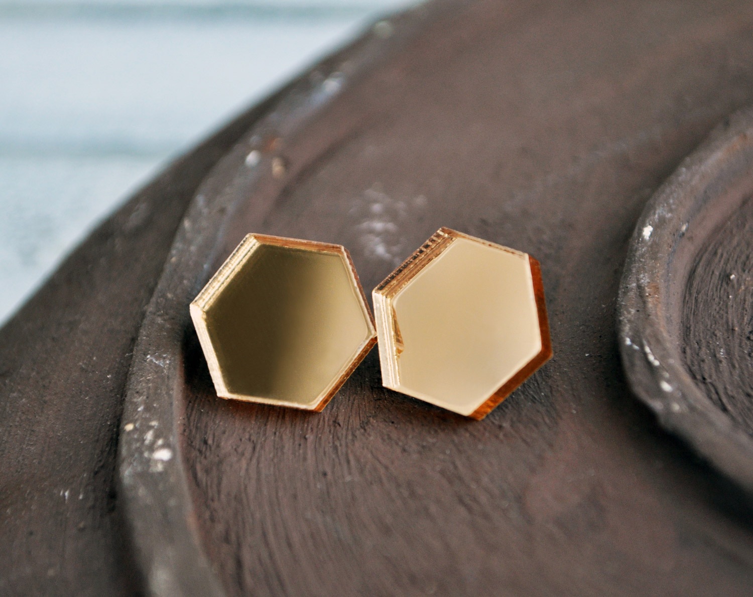 Шестиугольники - зеркальные броши на воротник рубашки