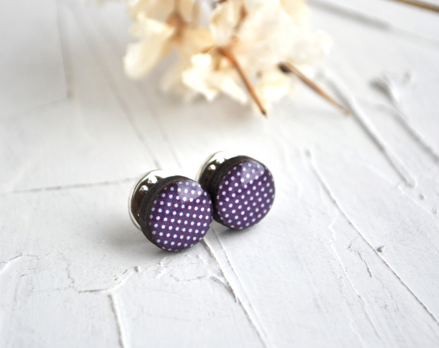 фиолетовый горошек - броши на воротник рубашки