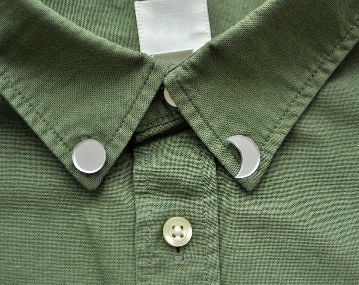 Полнолуние и месяц - зеркальные броши на воротник рубашки