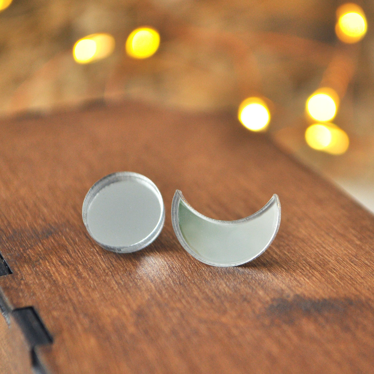 Полнолуние и месяц - зеркальные броши на воротник рубашки