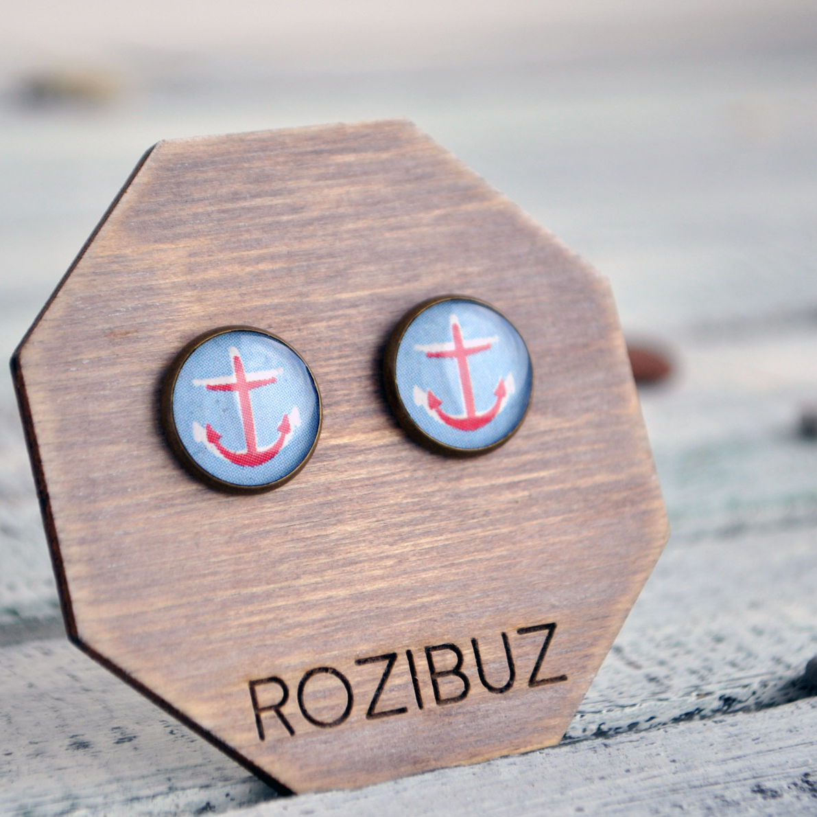 Якорь красный - серьги-гвоздики в металлической оправе