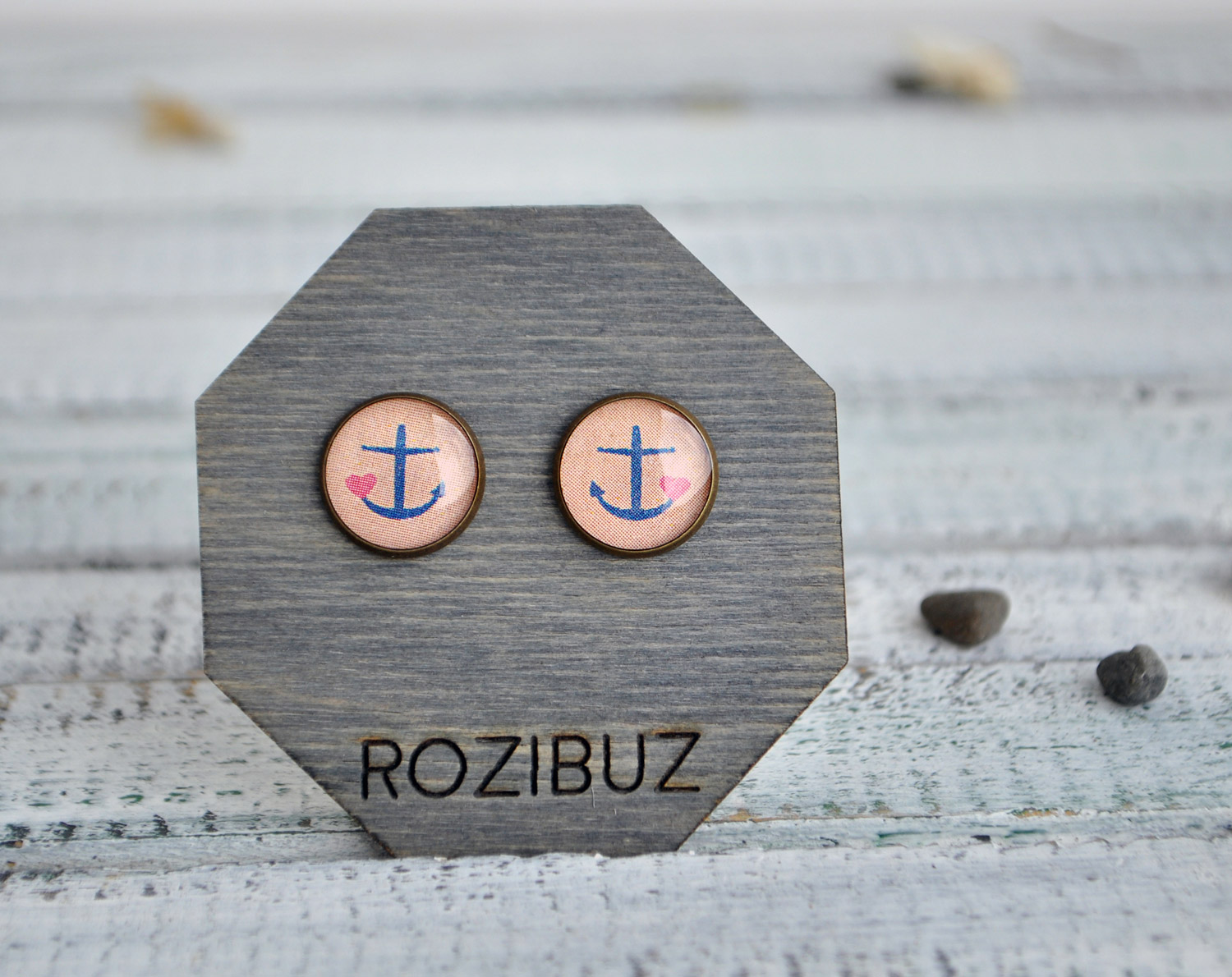 Якорь с сердечком - серьги-гвоздики в металлической оправе