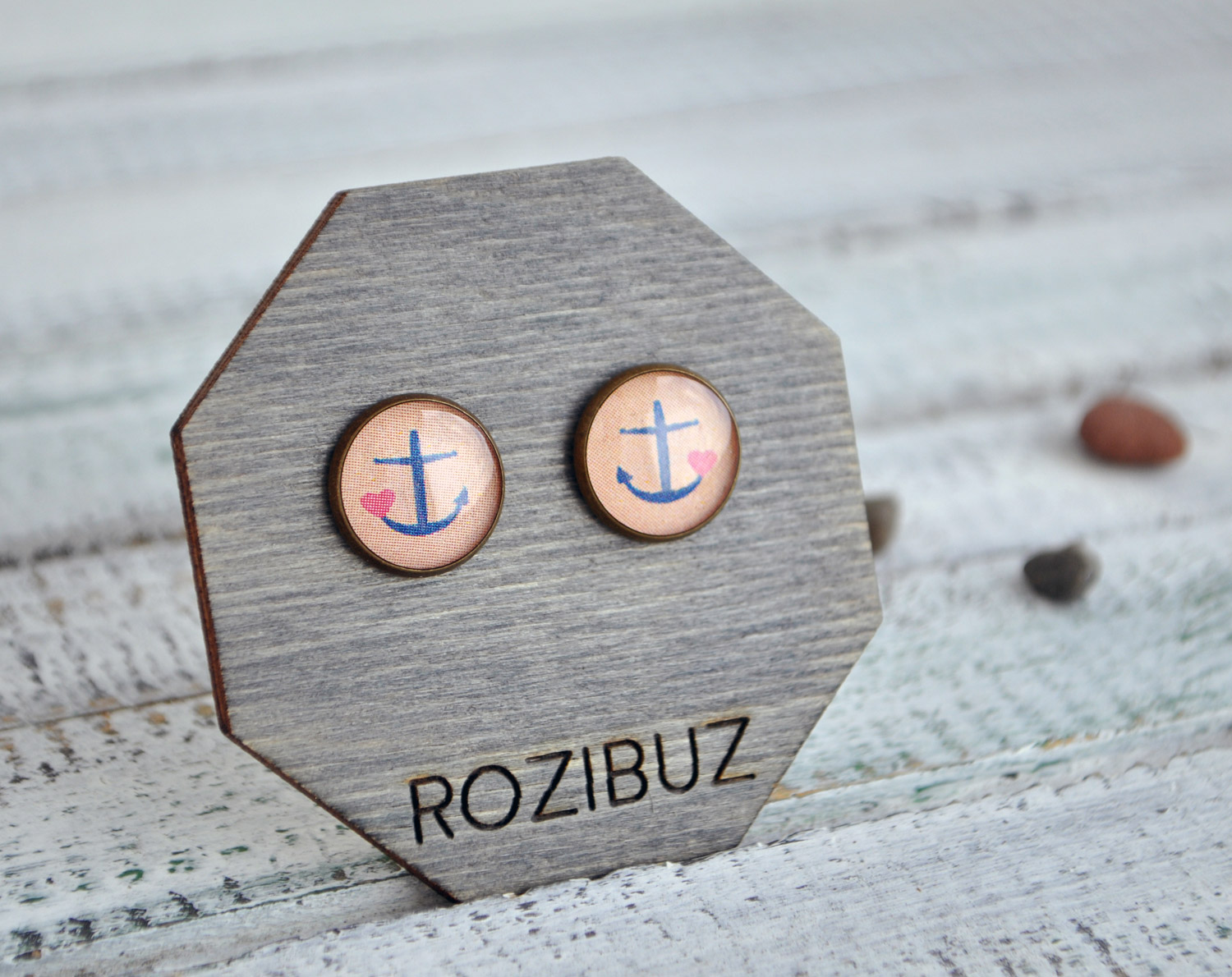 Якорь с сердечком - серьги-гвоздики в металлической оправе