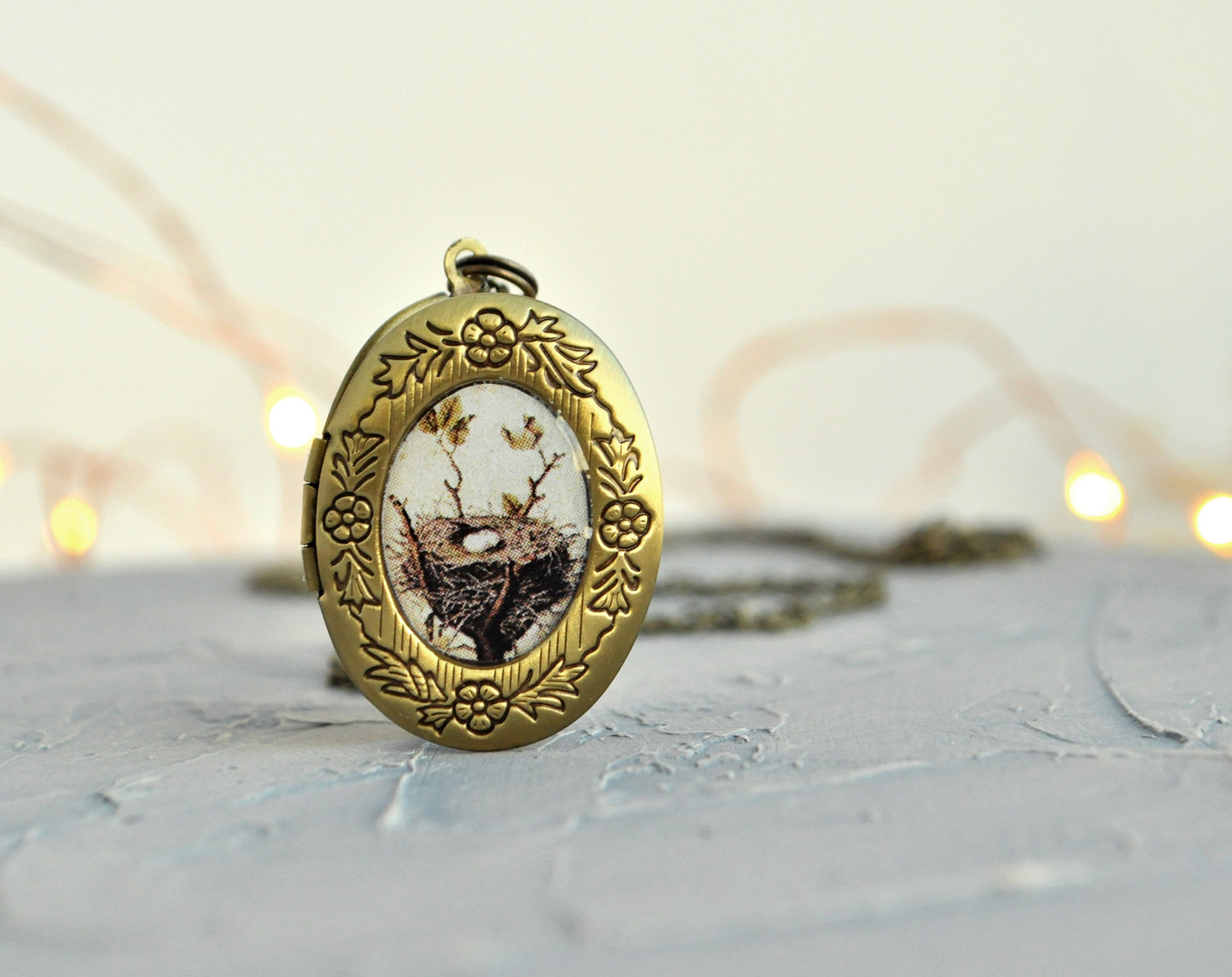 Гнездышко - медальон на цепочке