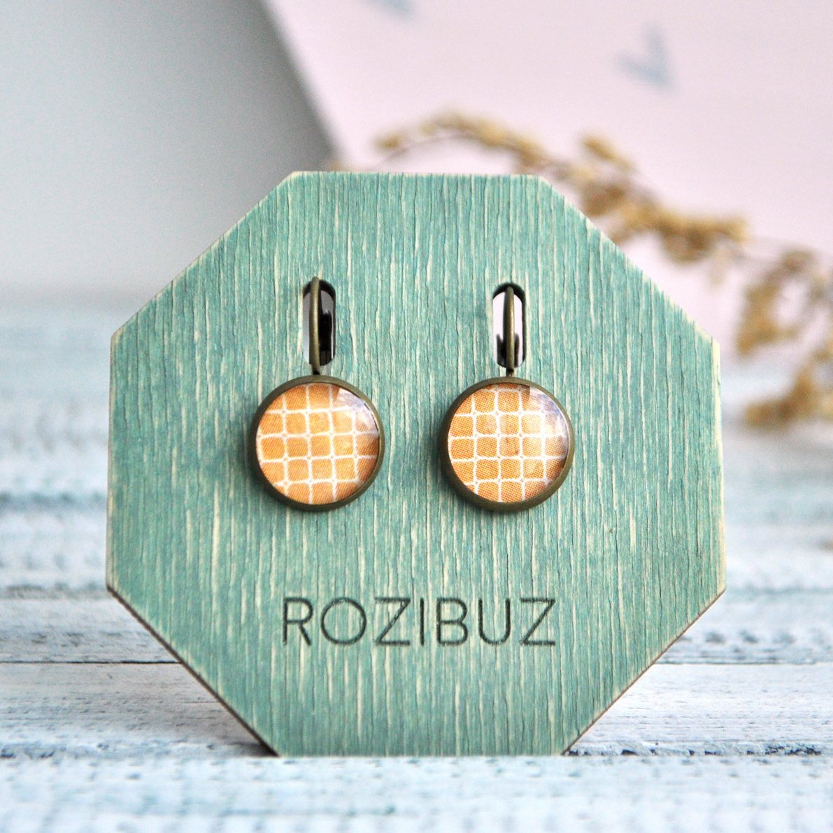 Желтая плитка - серьги в латунной оправе