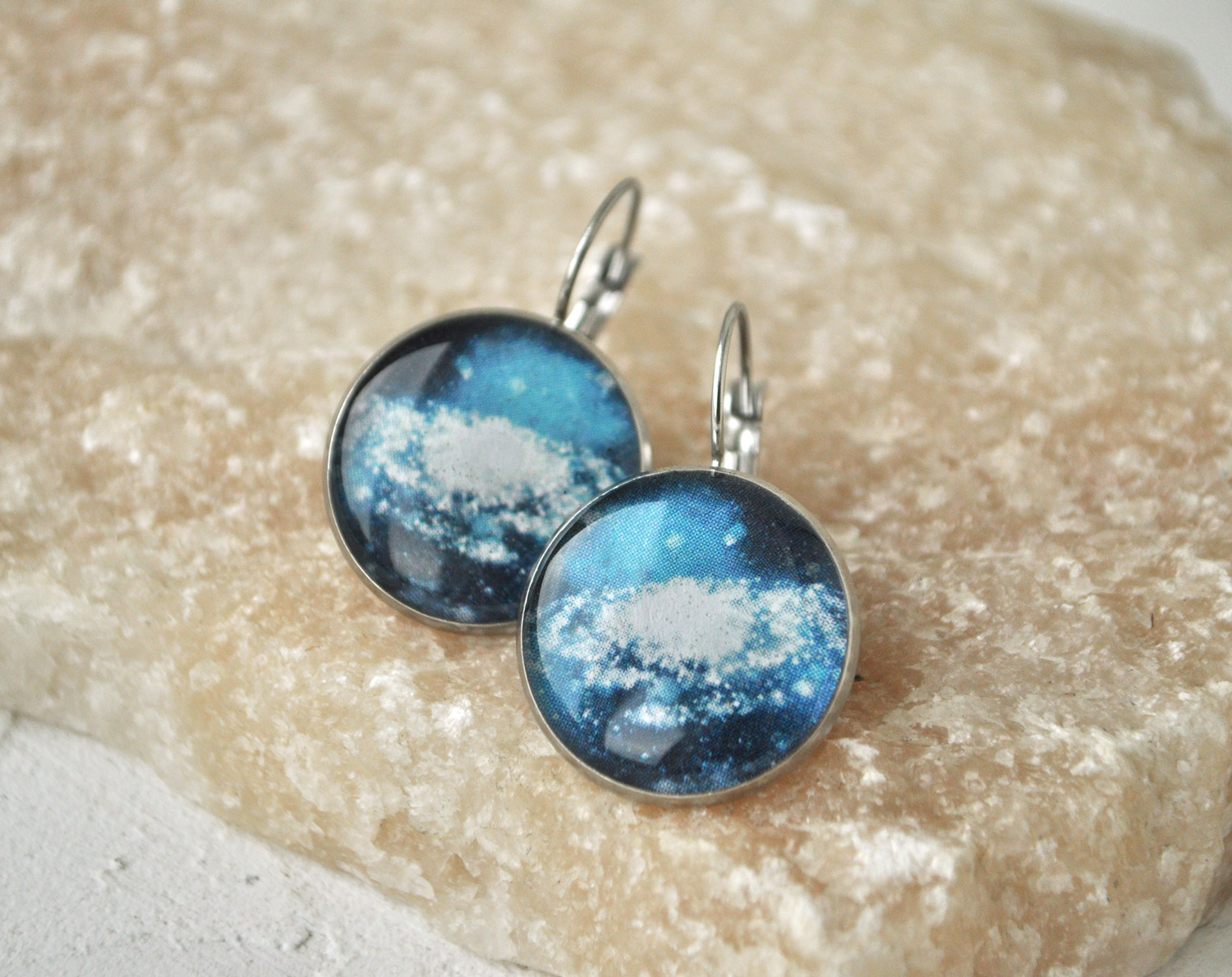 Спиральная галактика - небольшие серьги в оправе с застежкой