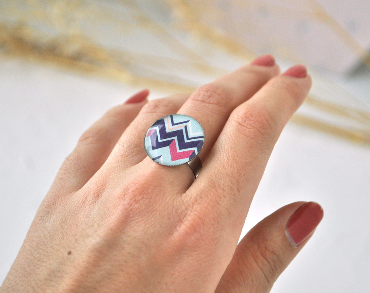 Шеврон - круглое кольцо в металлической оправе