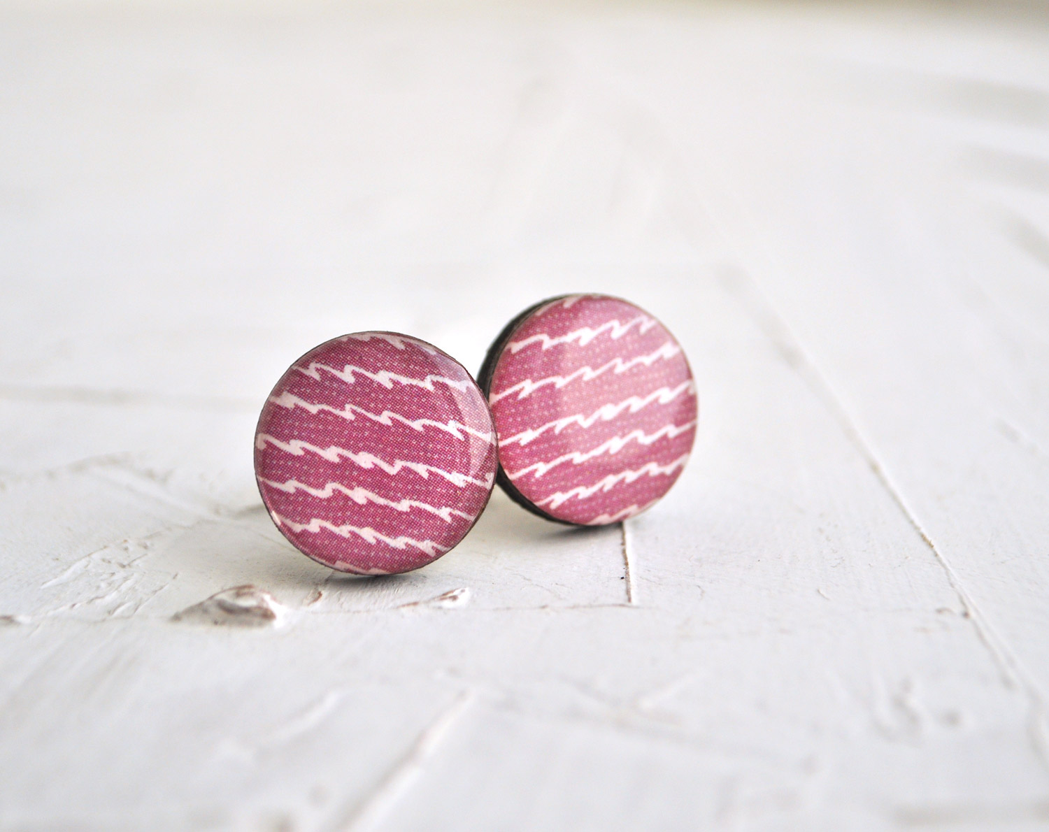 Линии на малиновом - деревянные запонки